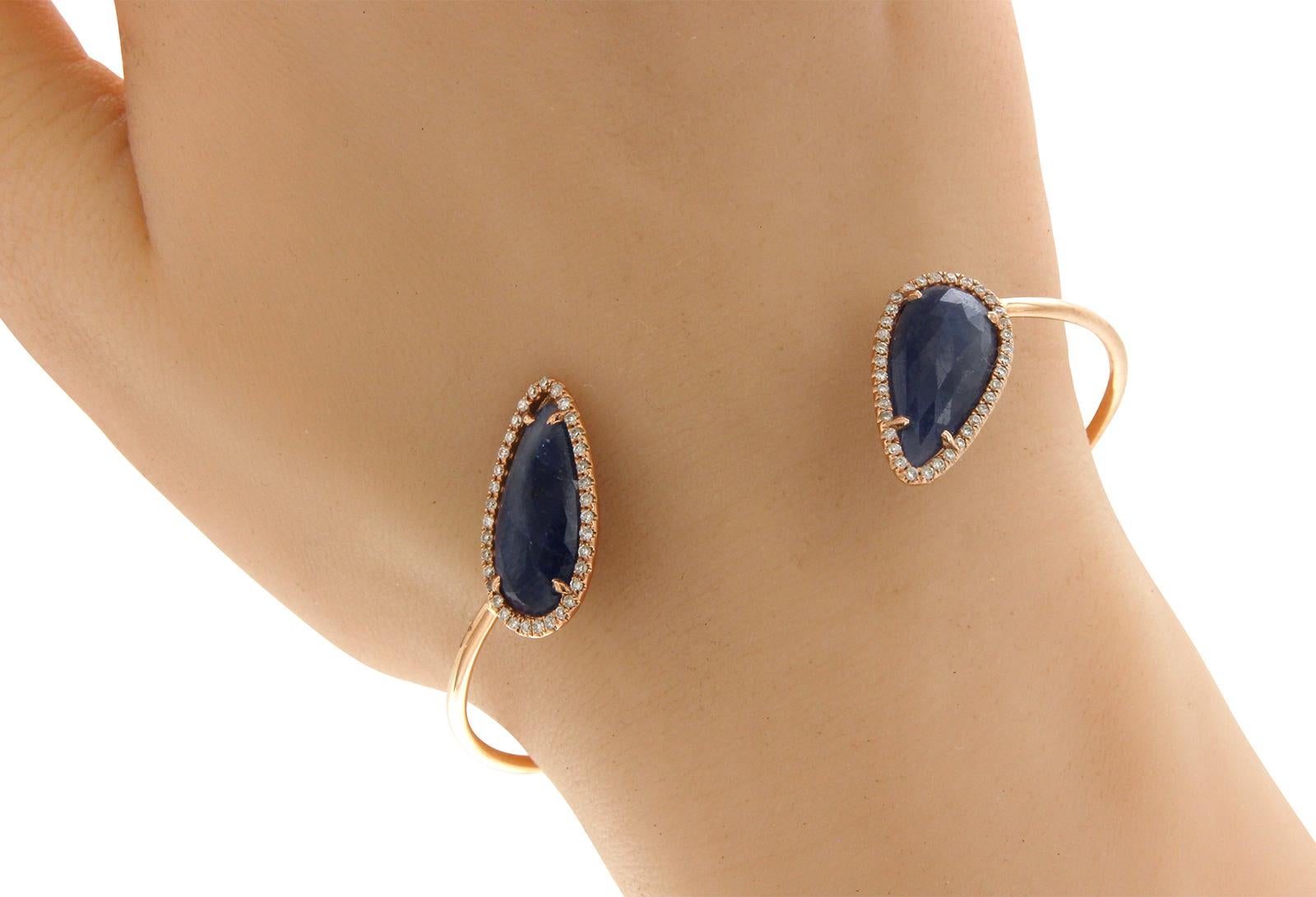 Women's Sliced 8.7 Carat Blue Sapphire 0.36 Carat Diamonds 14 Karat Gold Bangle Bracelet For Sale