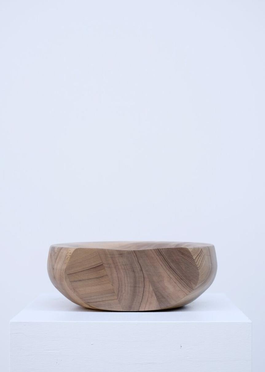 Sliced bowl, African walnut, signed by Arno Declercq
Made in African walnut, sanded and finished with varnish
Measures: 43 cm wide x 43 cm long x 15 cm high / 17” wide x 17” long x 6” high
Signed by Arno Declercq


Arno Declercq
Belgian designer and
