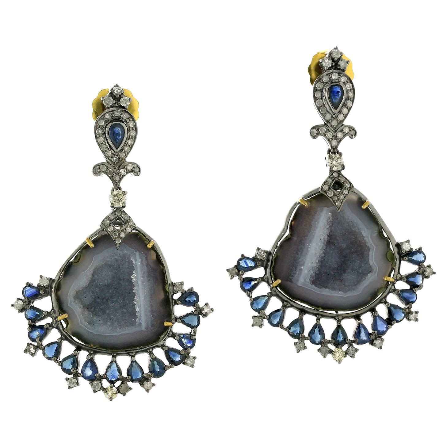 Boucles d'oreilles pendantes en forme de géode tranchée avec saphir et diamants en or et argent 18k 