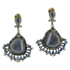 Boucles d'oreilles pendantes en forme de géode tranchée avec saphir et diamants en or et argent 18k 
