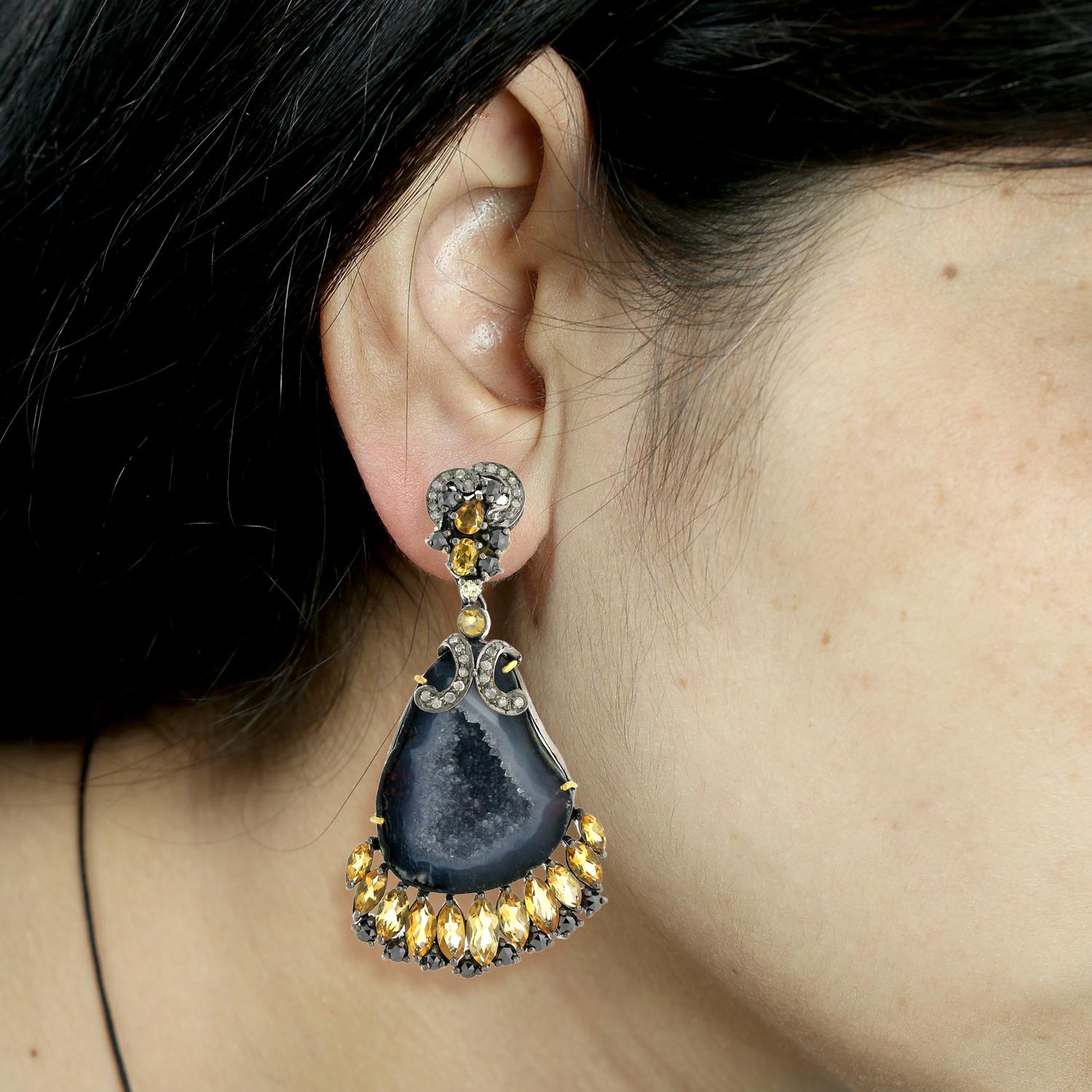 This citrine gemstones add a pop of bright, warm color to the earring, while the diamonds add a touch of sparkle and elegance. The combination of 18k gold and silver gives the earring a luxurious and sophisticated