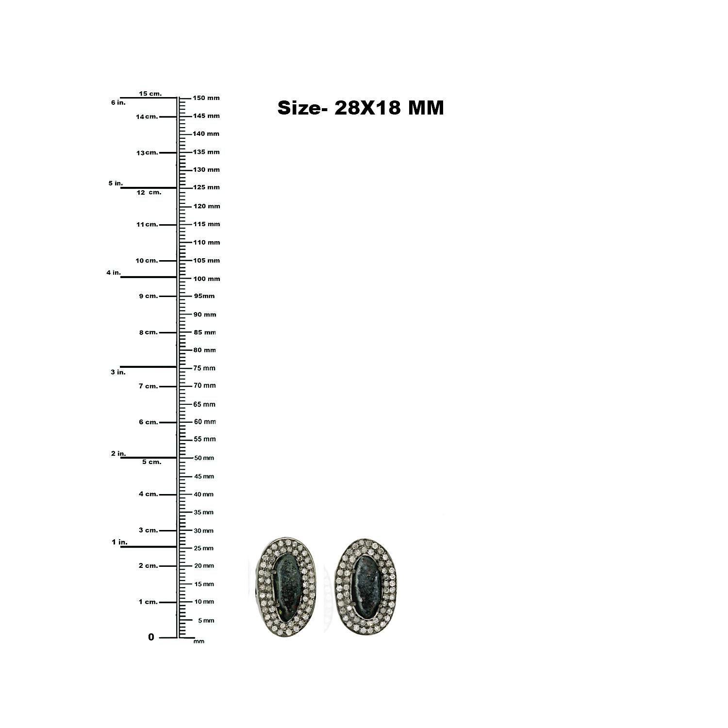 Taglio misto Borchie minimal in oro giallo 18k con diamanti in vendita