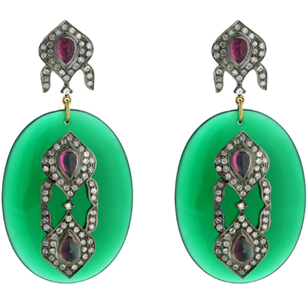 Boucles d'oreilles en onyx vert tranché avec motif de diamants et de tourmalines sur le dessus  en vente