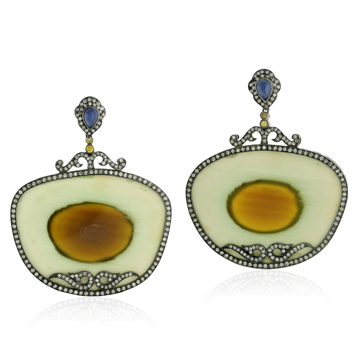 Sliced Jasper Dangle Earrings With Blue Sapphire & Pave Diamonds In 18k Gold In New Condition For Sale In New York, NY