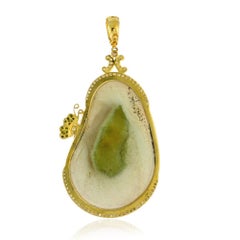 Sliced Jasper Pendant with Butterfles Made in 18k Yellow Gold with Diamond