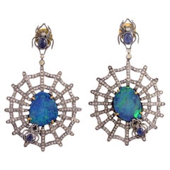 Pendientes de ópalo troceado y zafiro azul con diseño de araña y telaraña en diamantes pavé