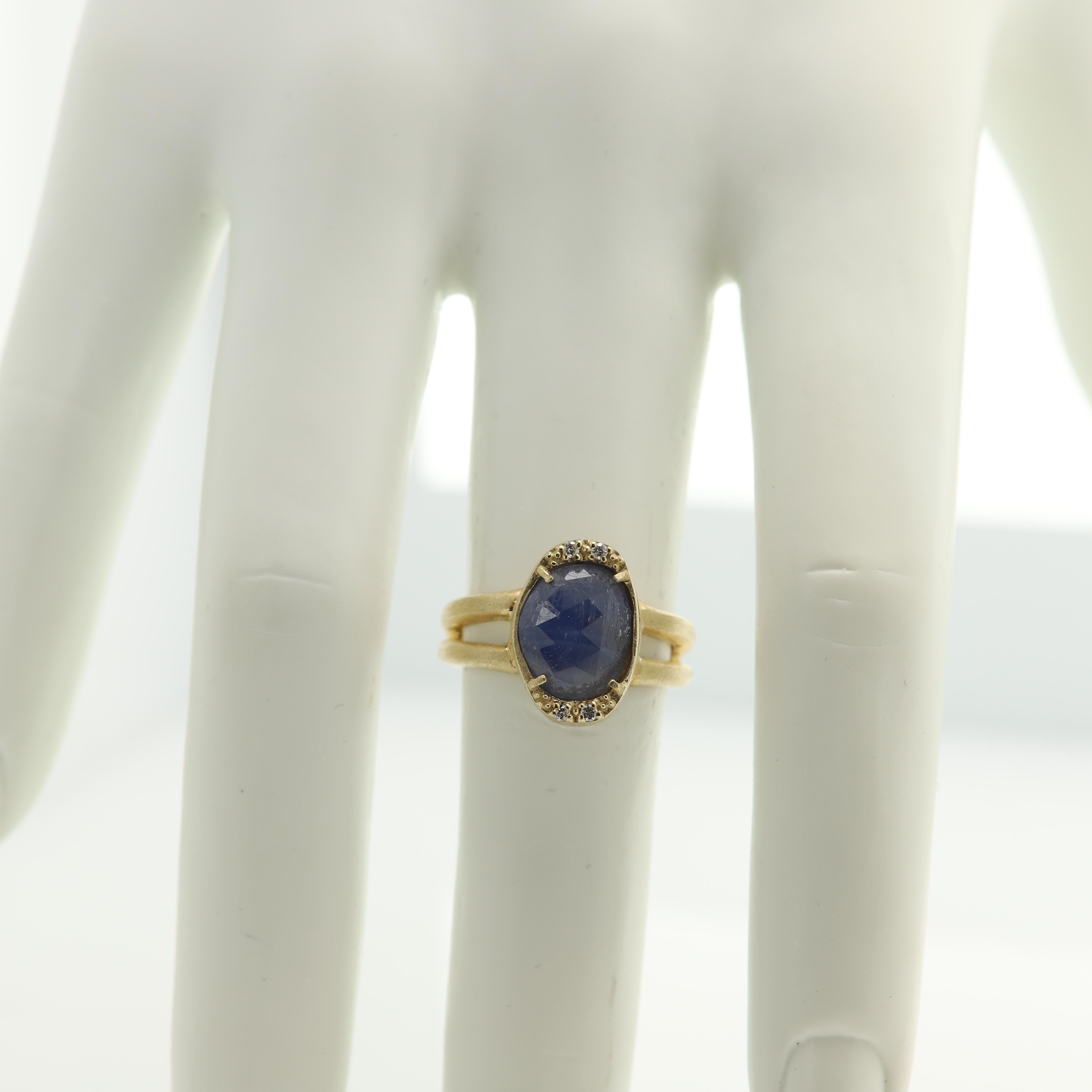Vintage Sapphire & Diamonds - Hand Made in Italy
18k Yellow Gold 7.20 grams - mat finish (not shiney gold)
Blue Sapphire is a 