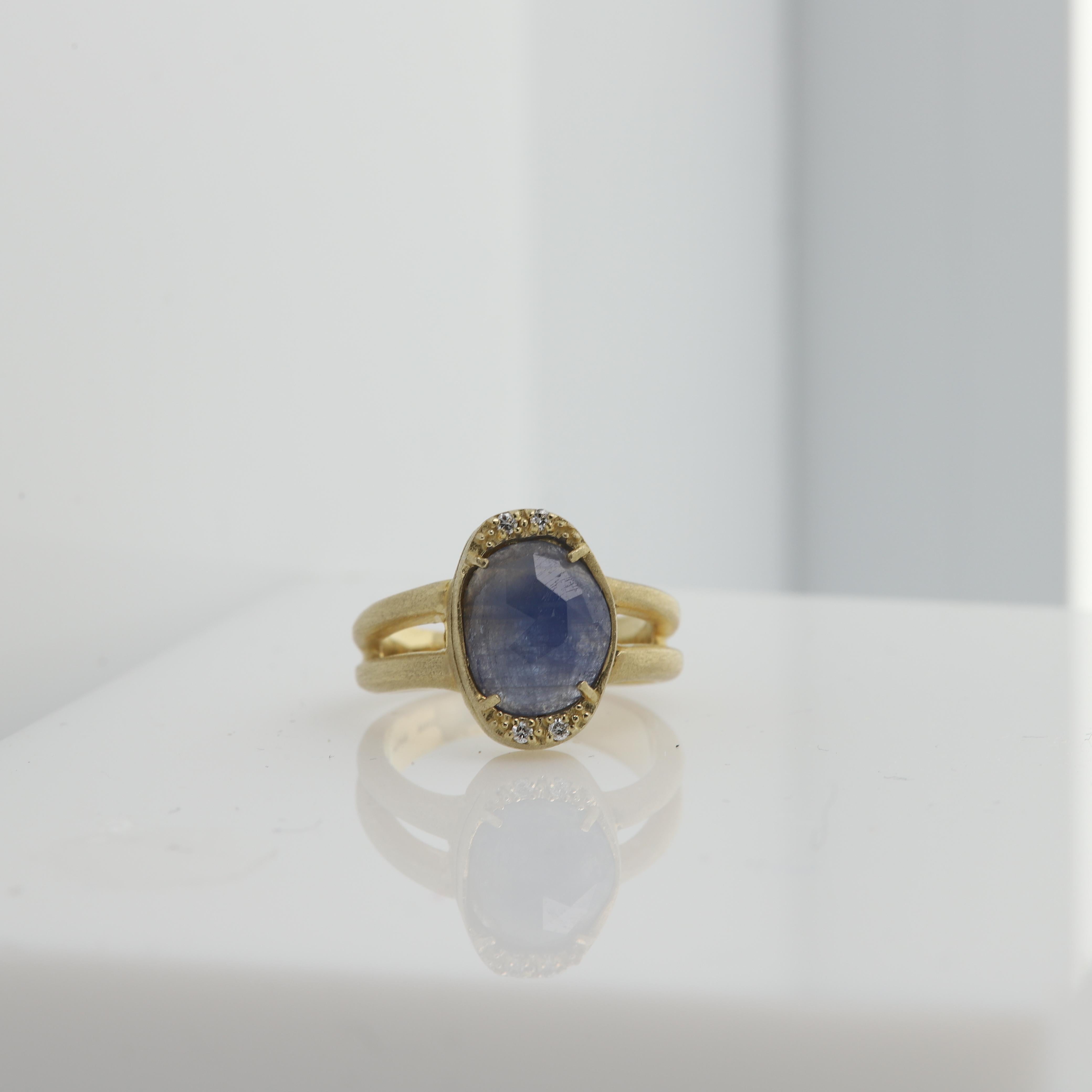Sliced Sapphire Ring 18 Karat & Diamonds Vintage Blue Sapphire Gold Ring In New Condition In Brooklyn, NY