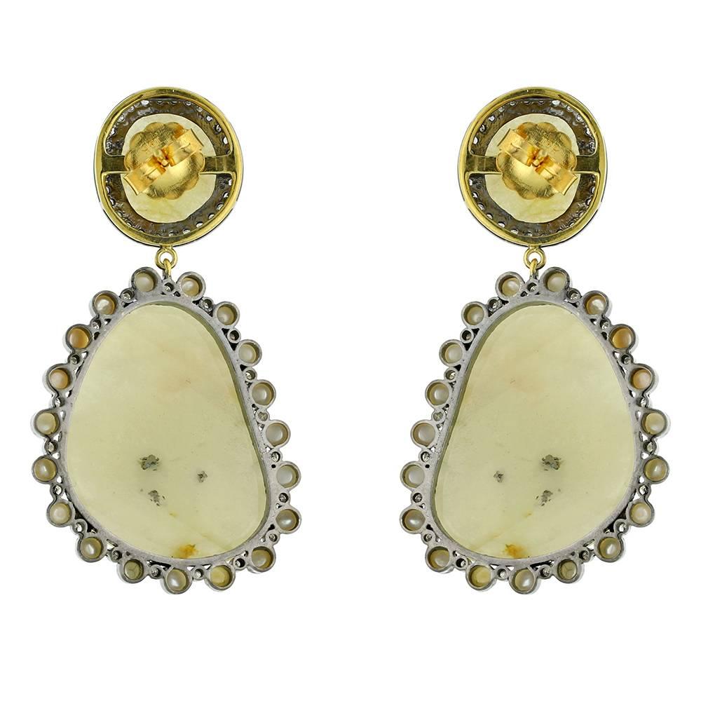Perfect for summer this sliced yellow sapphire earrings with diamonds and pearls around is like a ray of sunshine.

Closure: Push Post

18k:2.37g
Diamond: 1.31ct
Sapphire: 53.75ct
Pearl: 4.22ct

