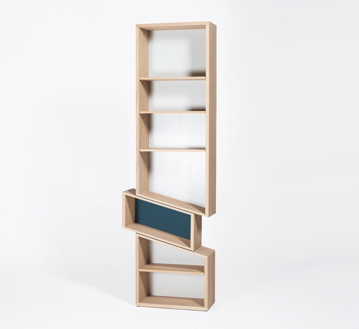 A sliding effect in a straight body gives slide bookcase all its personality. Starting from standard rectangular cases piled up, it becomes a quirky design shelving. No need to have space to have top design, it can fit any room. Colors of the backs