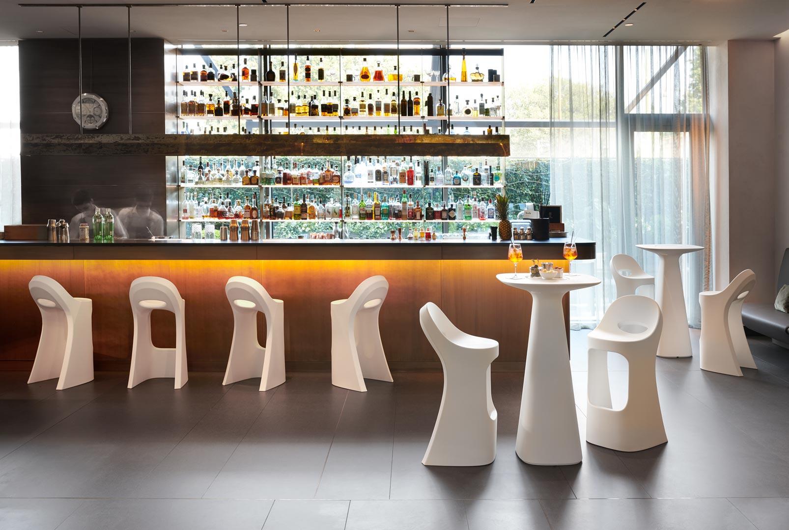 Plastique Slide Design Tabouret haut assis Amélie en blanc laiteux par Italo Pertichini en vente