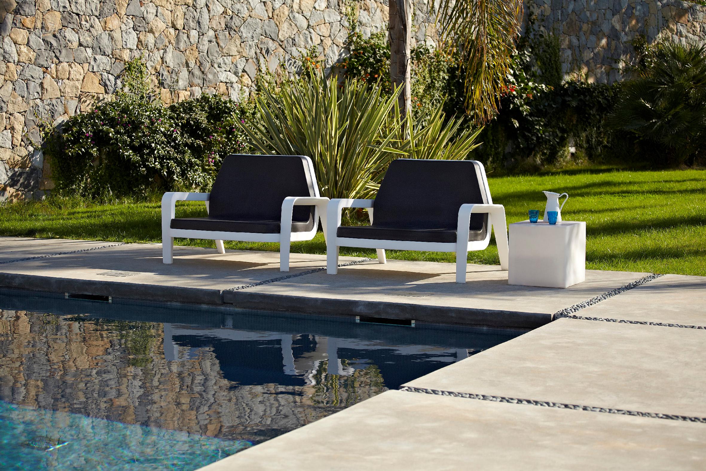 Slide Design America Sessel aus weichem schokoladenbraunem Stoff und schokoladenbraunem Rahmen (Kunststoff) im Angebot