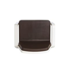 Poltrona Slide Design America in morbido tessuto cioccolato con struttura bianco latte