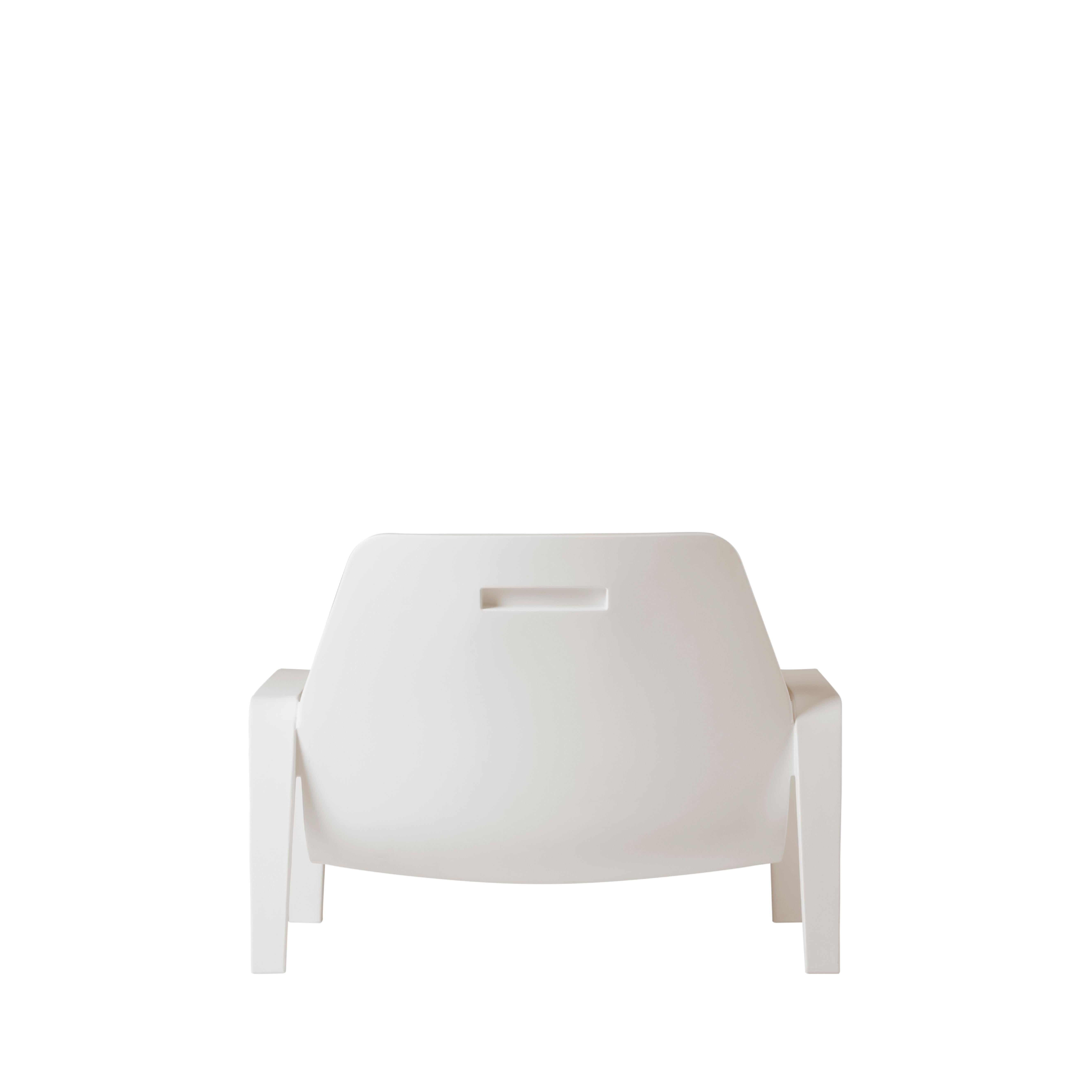 Slide Design America Armchair in Soft White Fabric with Milky White Frame In New Condition For Sale In Brooklyn, NY