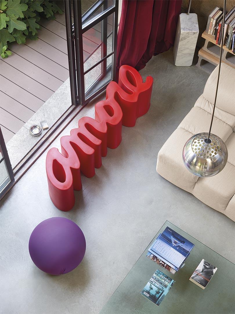 Slide Design Amore Bench en gris argileux par Giò Colonna Romano Neuf - En vente à Brooklyn, NY