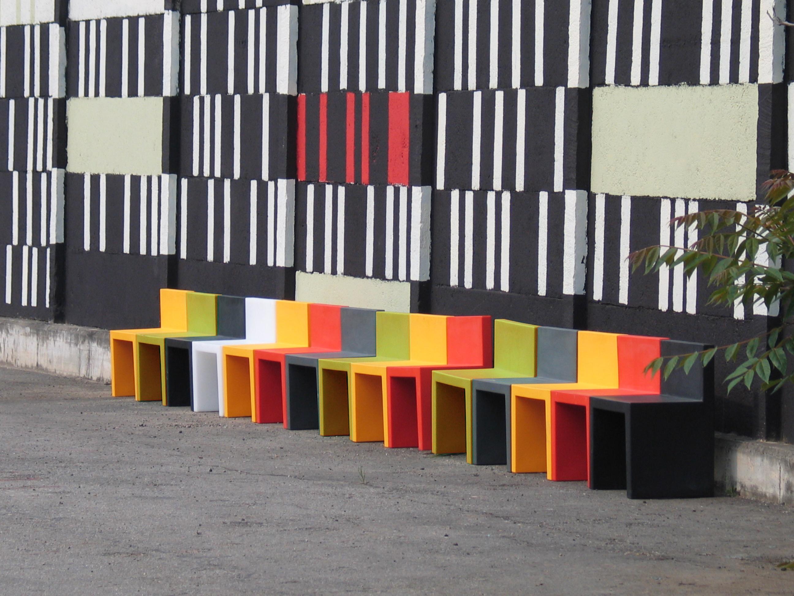 Slide Design Angolo Retto Kinderstuhl in Argil Gray von Slide Studio (Italienisch) im Angebot