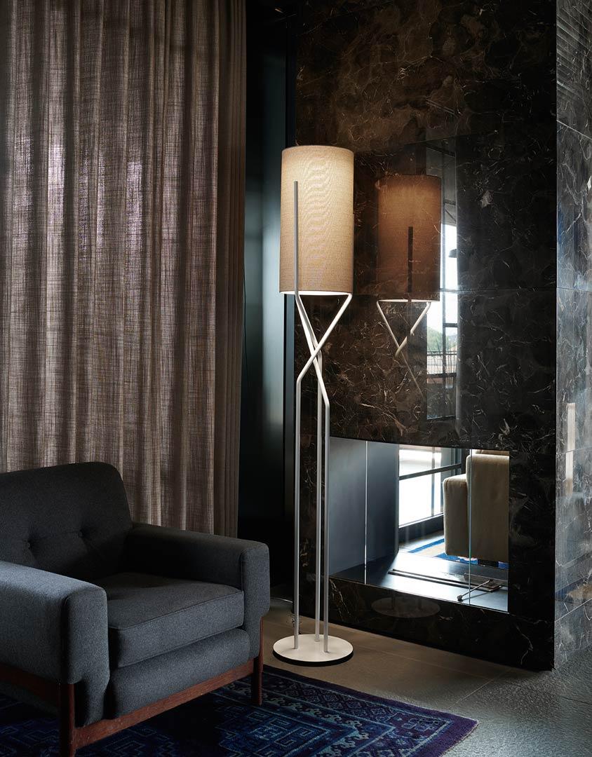 Italian Slide Design Aura Floor Lamp in Melange Ecru Lampshade with White Stem For Sale