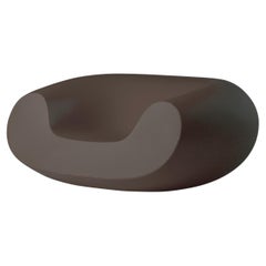 Fauteuil de salon Chubby Design Slide Design en brun chocolat par Marcel Wanders