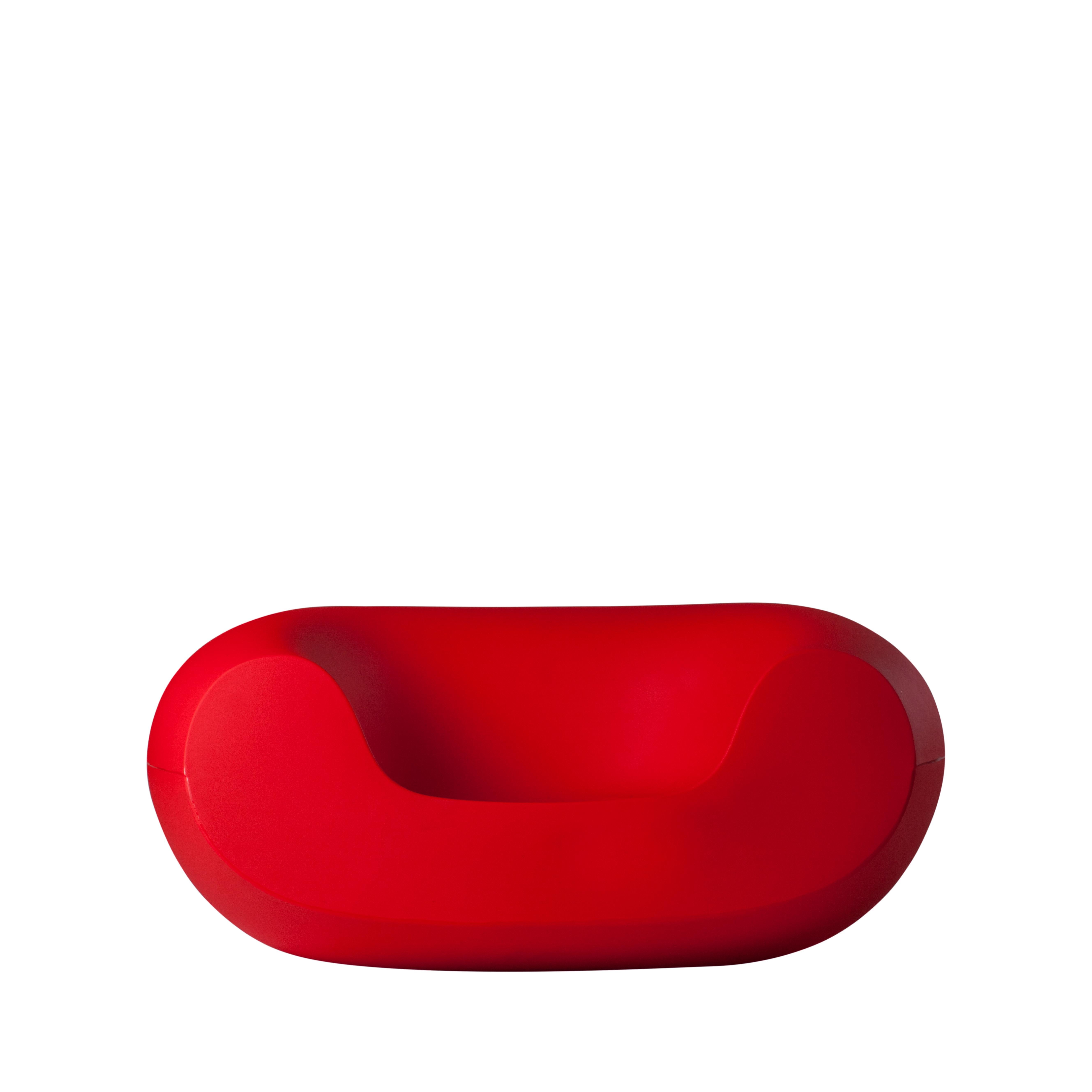 The armchair Chubby, created by the famous designer Marcel Wanders, is one of the best products of the whole Slide production. Chubby is a reinterpretation of Crochet Chair: it has got the same design but it is made in polyethylene, suitable for