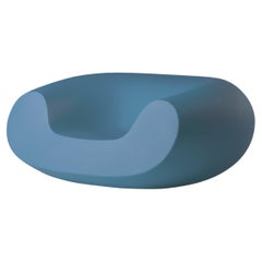 Fauteuil de salon chubby Slide Design en bleu poudre par Marcel Wanders