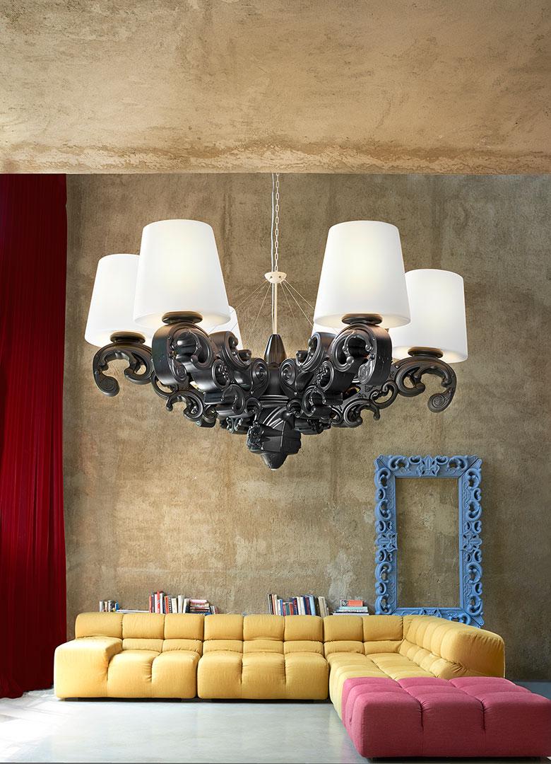 Crown of Love crowns all indoor areas with its majesty and irreverence. As the whole Design of Love collection, the hanging lamp is rich in details, typical of Italian Baroque style, and this feature matches perfectly with the pop and ironic soul of