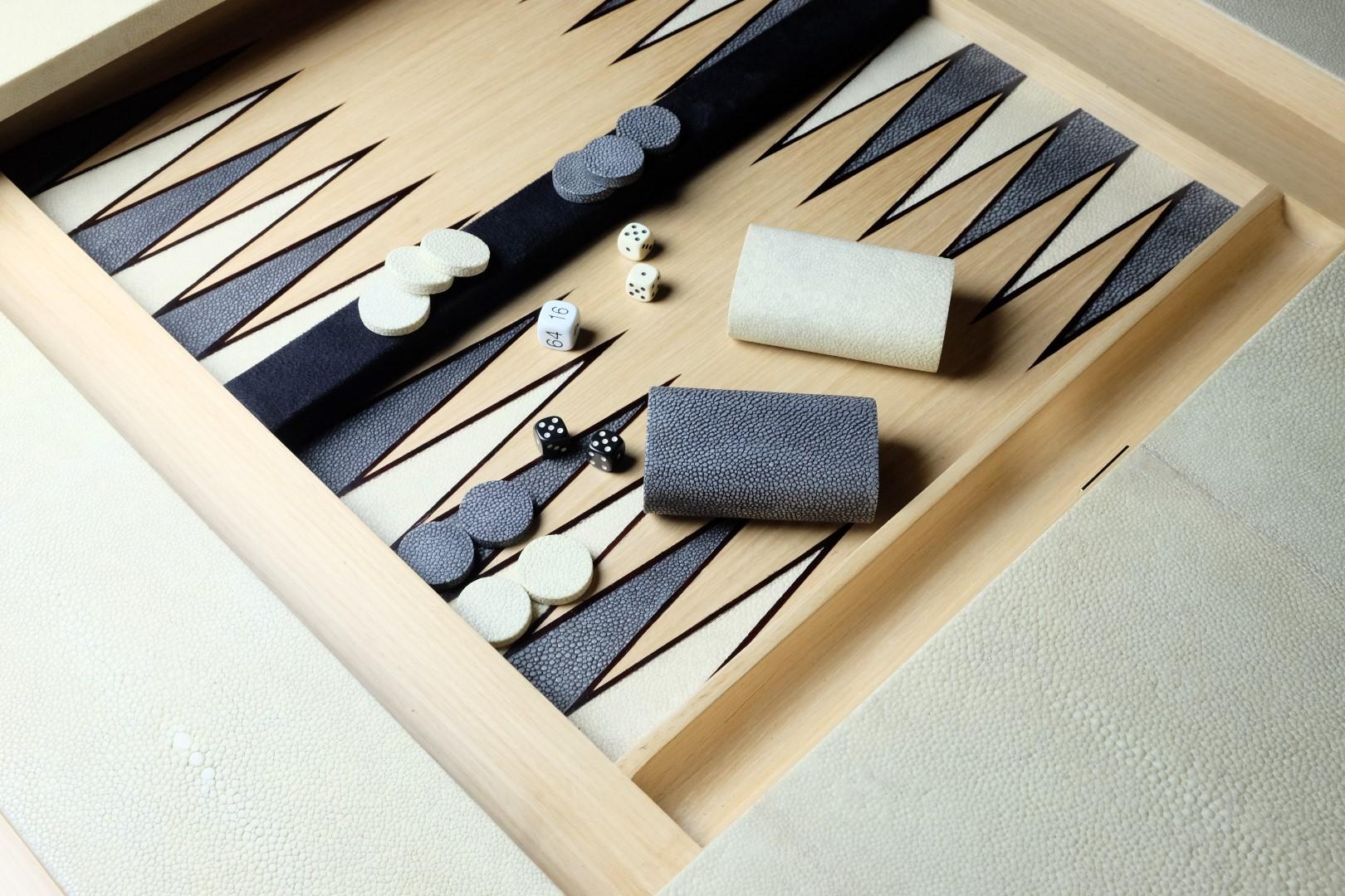 Backgammon-Spieltisch mit Schiebeplatte von Ginger Brown (Französisch) im Angebot