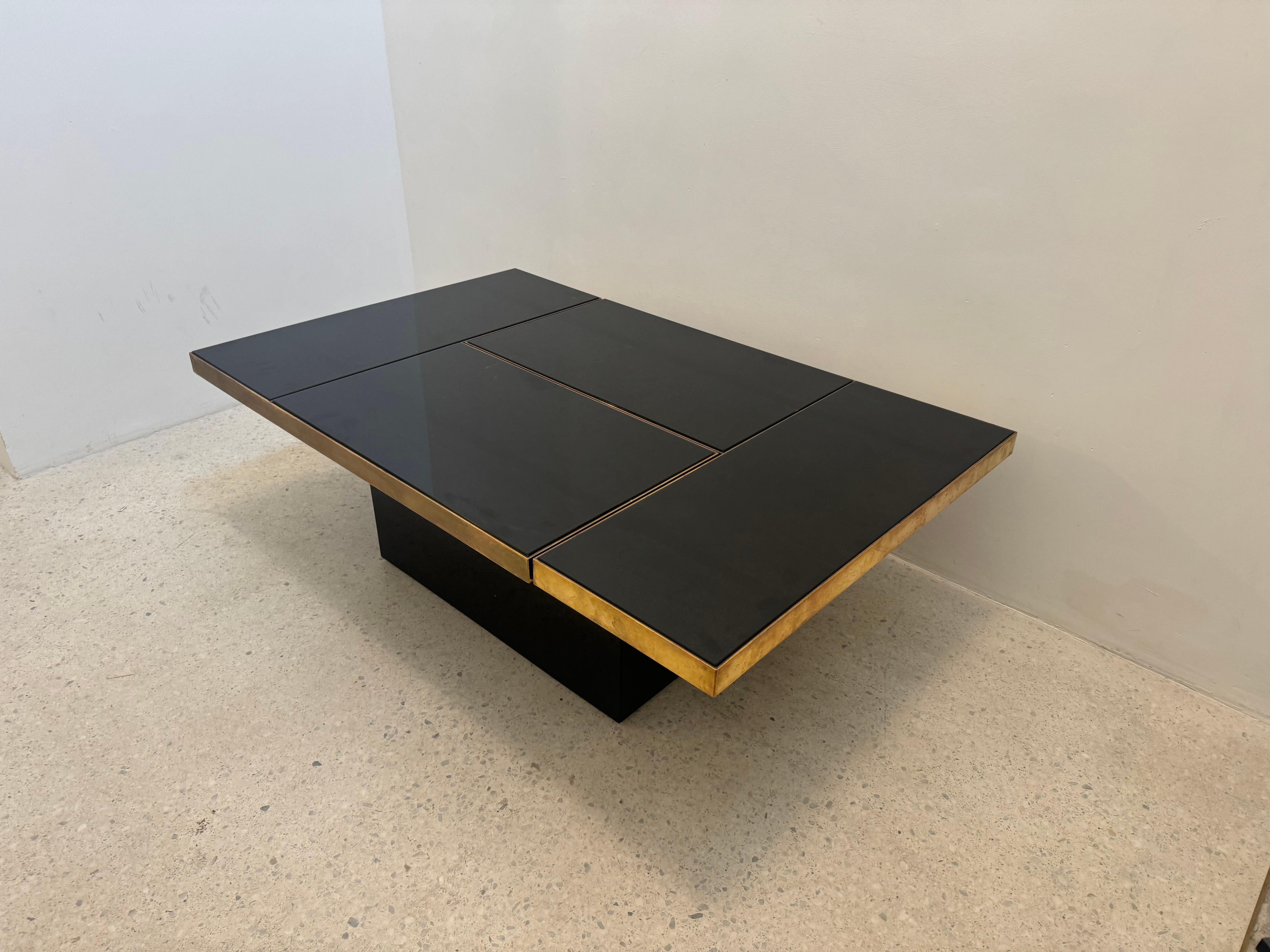 Hollywood Regency Table basse coulissante avec bar caché, Belgo Chrom en vente