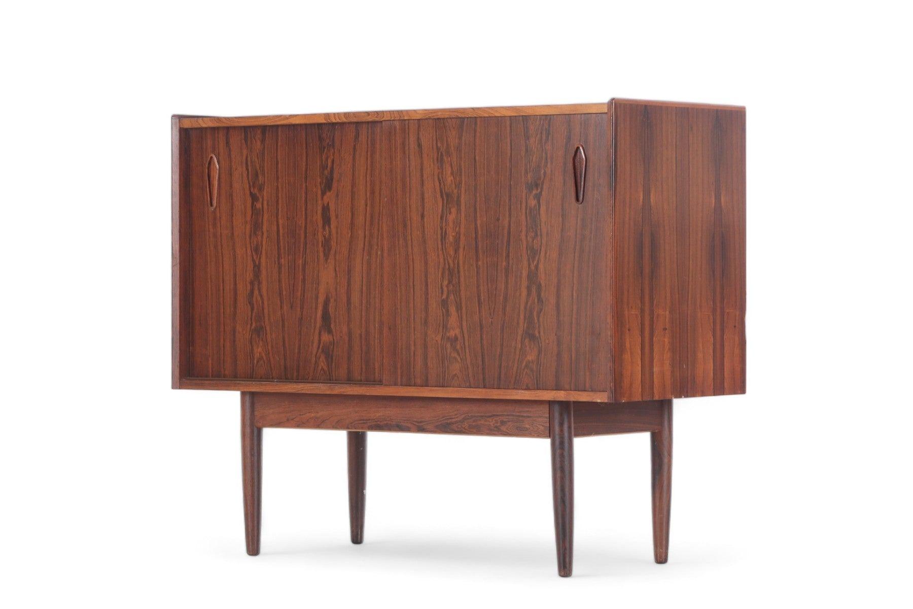 Danese Credenza danese ad ante scorrevoli in legno di palissandro con tiranti diamantati in vendita