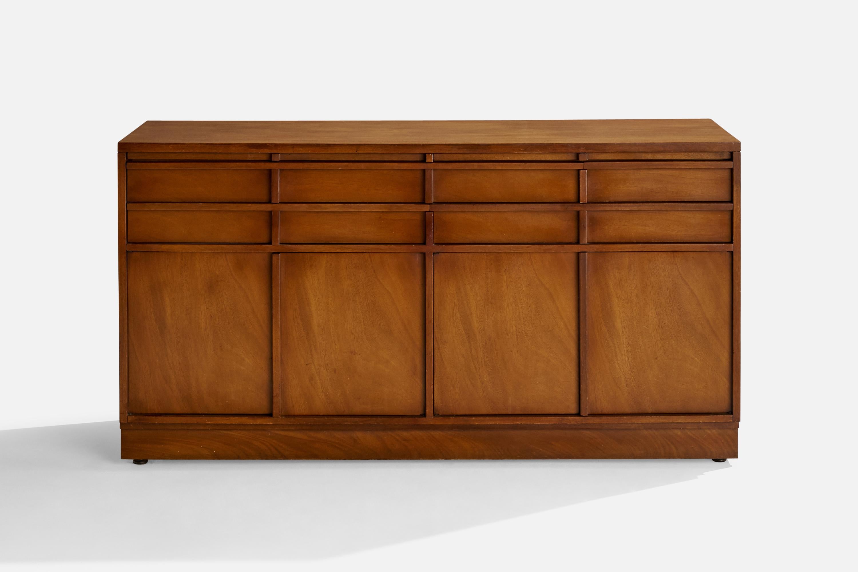 Sligh Furniture, Cabinet, Maple, USA, 1950s In Good Condition For Sale In High Point, NC