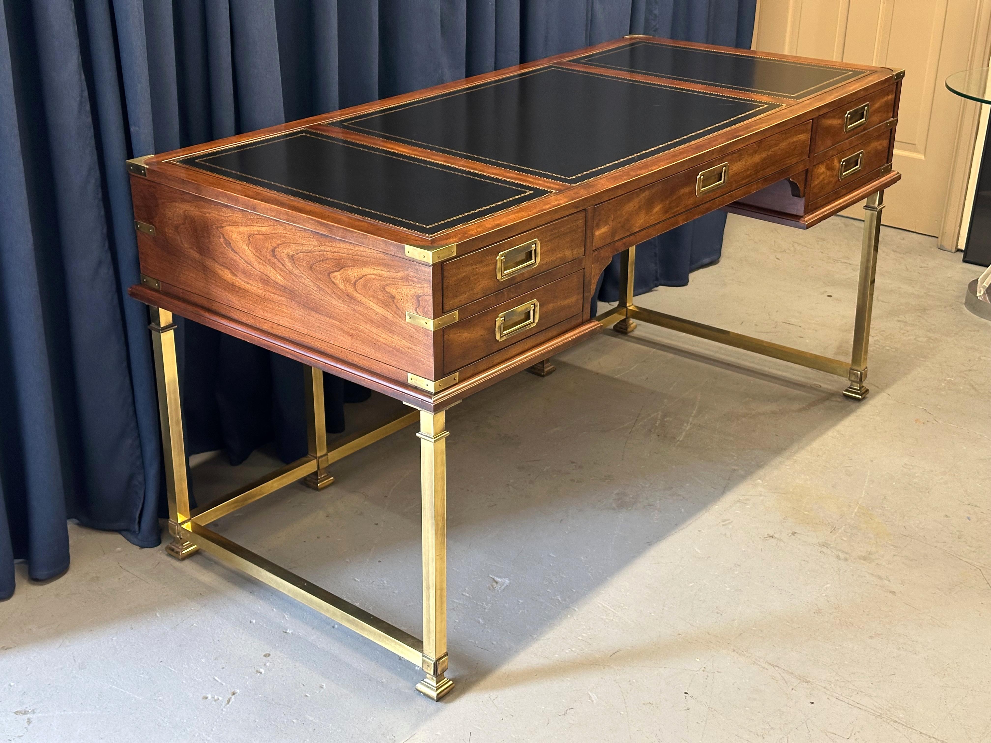Scrivania Campaigner di Sligh Furniture in cuoio, mogano e ottone in vendita 4