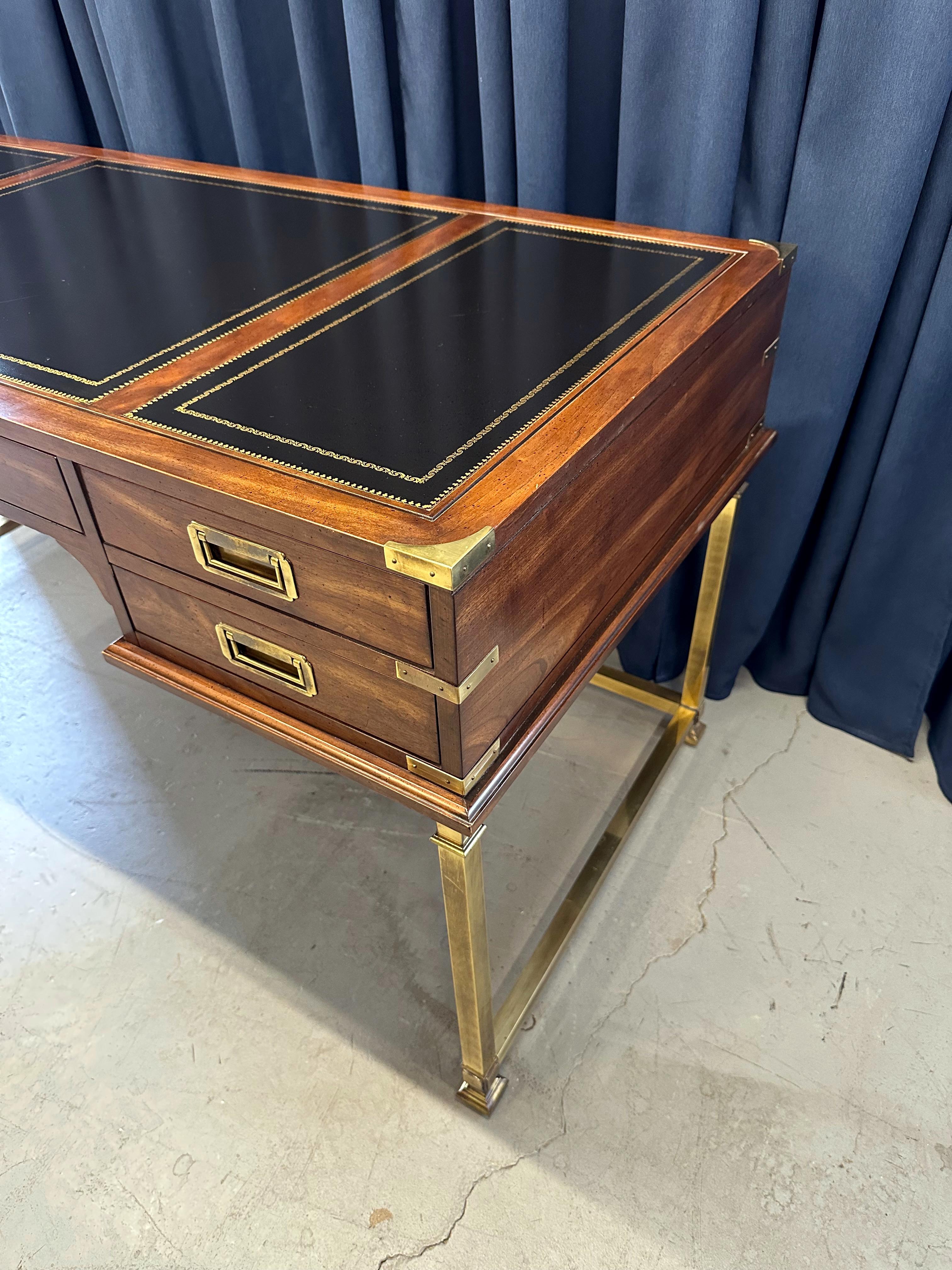 Scrivania Campaigner di Sligh Furniture in cuoio, mogano e ottone in vendita 6