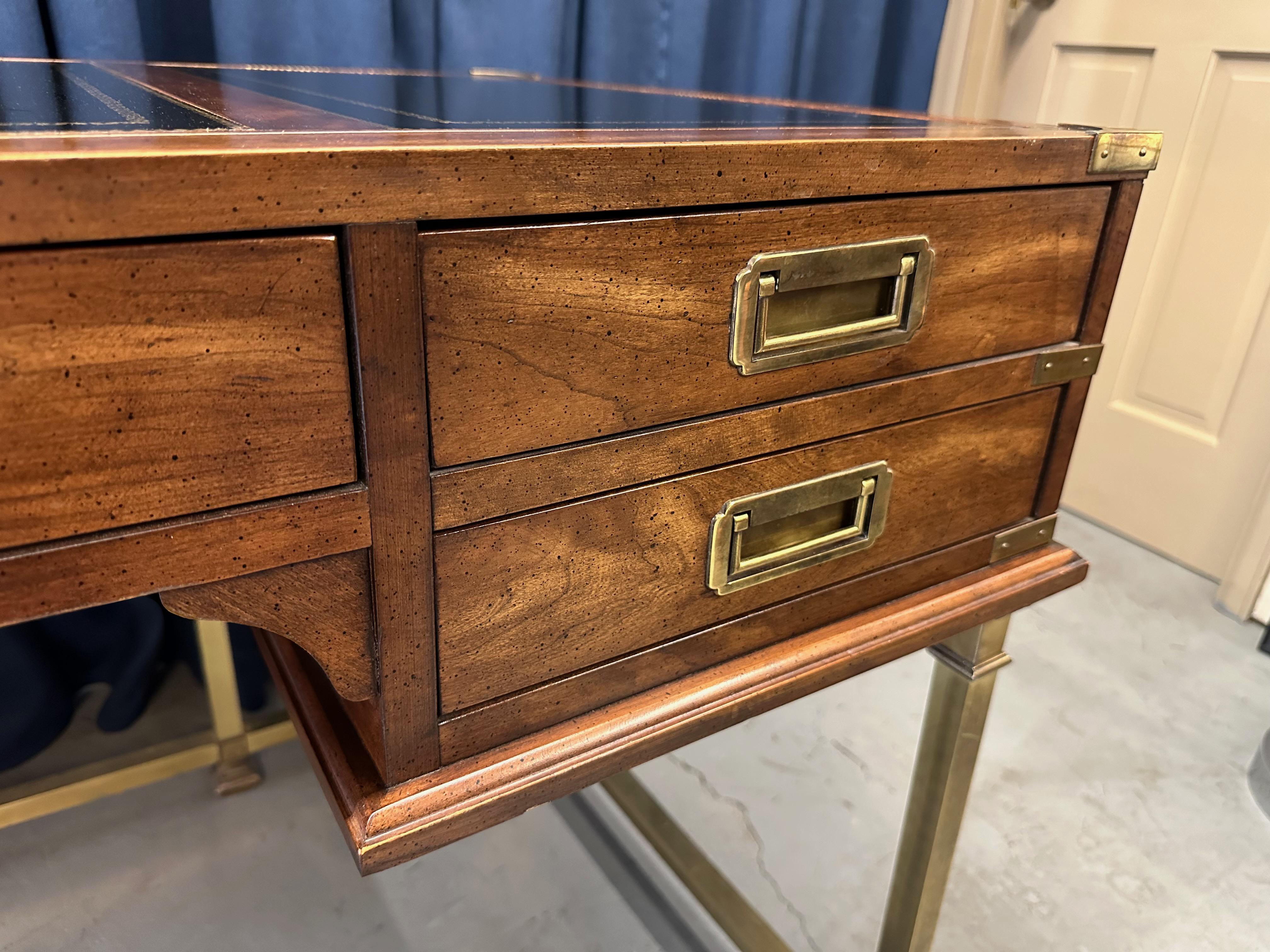 Scrivania Campaigner di Sligh Furniture in cuoio, mogano e ottone in vendita 7