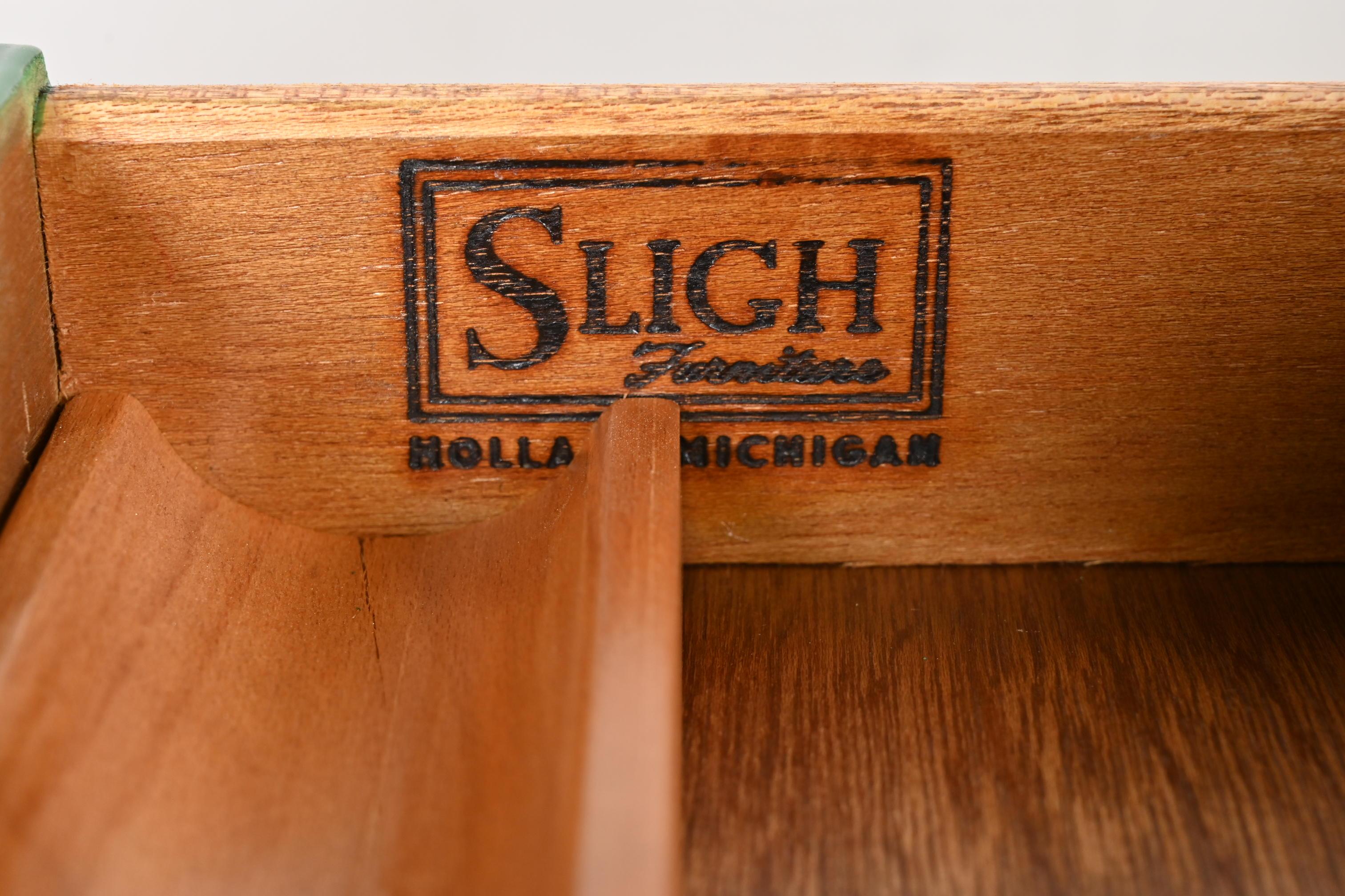 Sligh Furniture Escritorio provincial francés Luis XV con tapa de cuero lacado en verde en venta 1