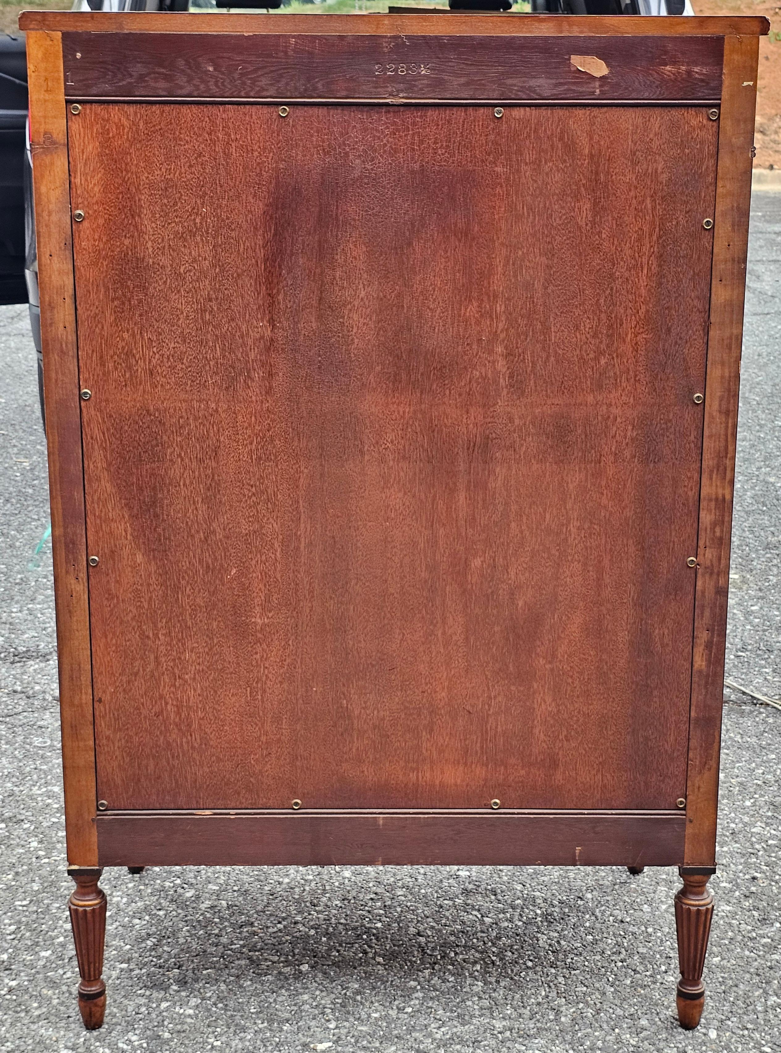 Sligh Furniture Cómoda de caoba entrecruzada Hepplewhite en venta 6