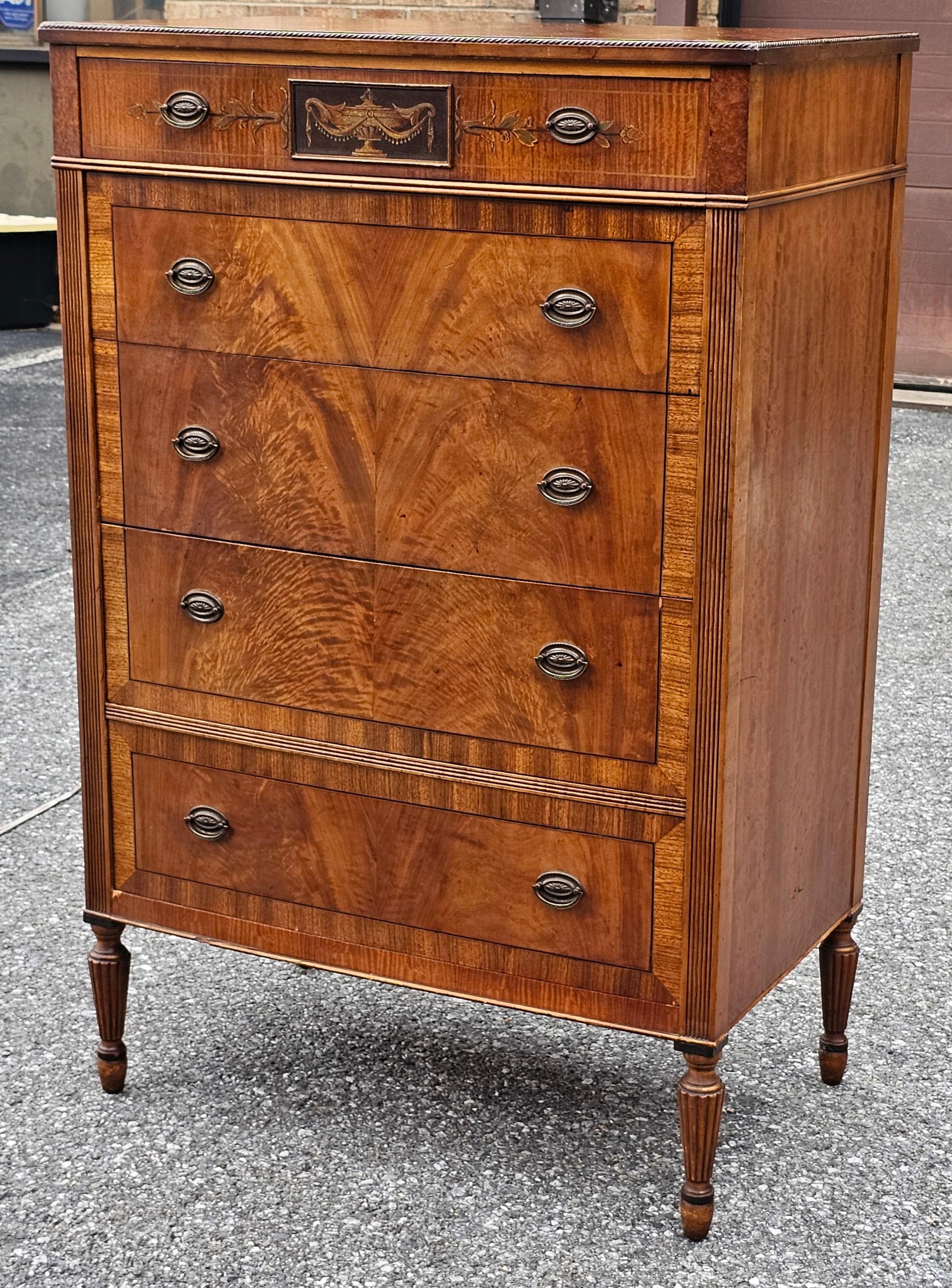 Sligh Furniture Cómoda de caoba entrecruzada Hepplewhite Estadounidense en venta