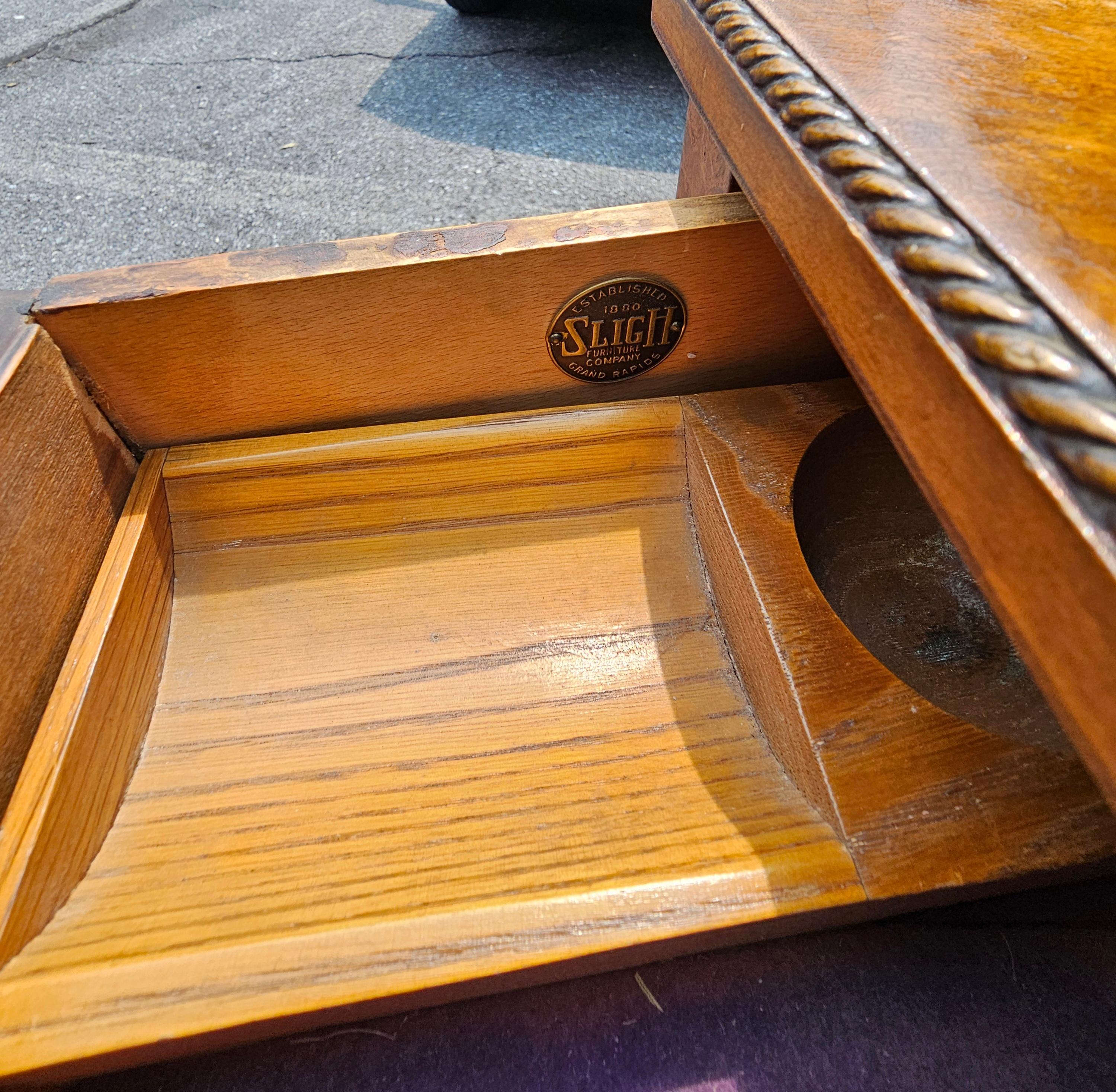 Commode à bandes croisées en acajou crochu de Sligh Furniture en vente 1