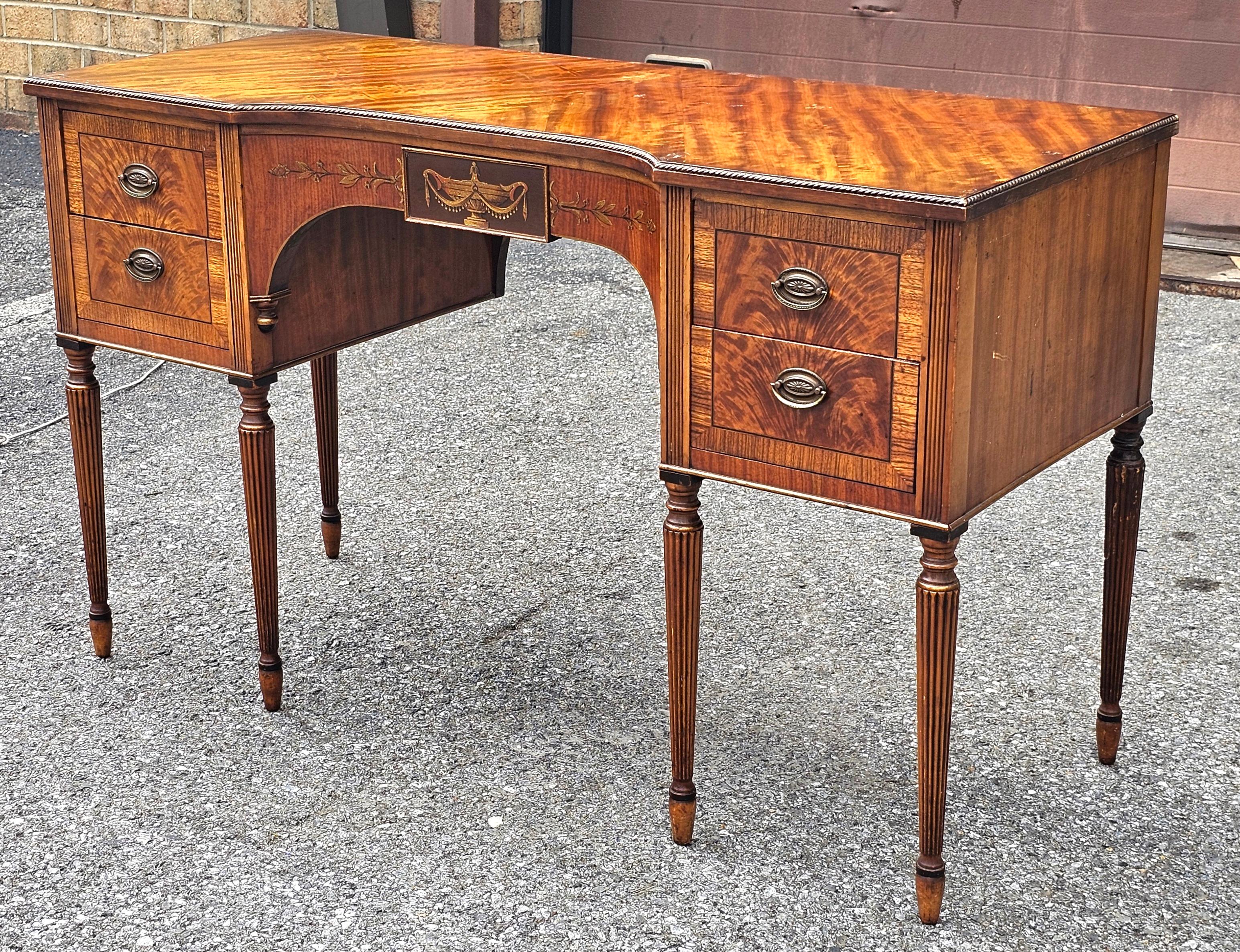 Table de toilette à bandeau croisé en acajou croche de Sligh Furniture avec dessus en verre Bon état - En vente à Germantown, MD