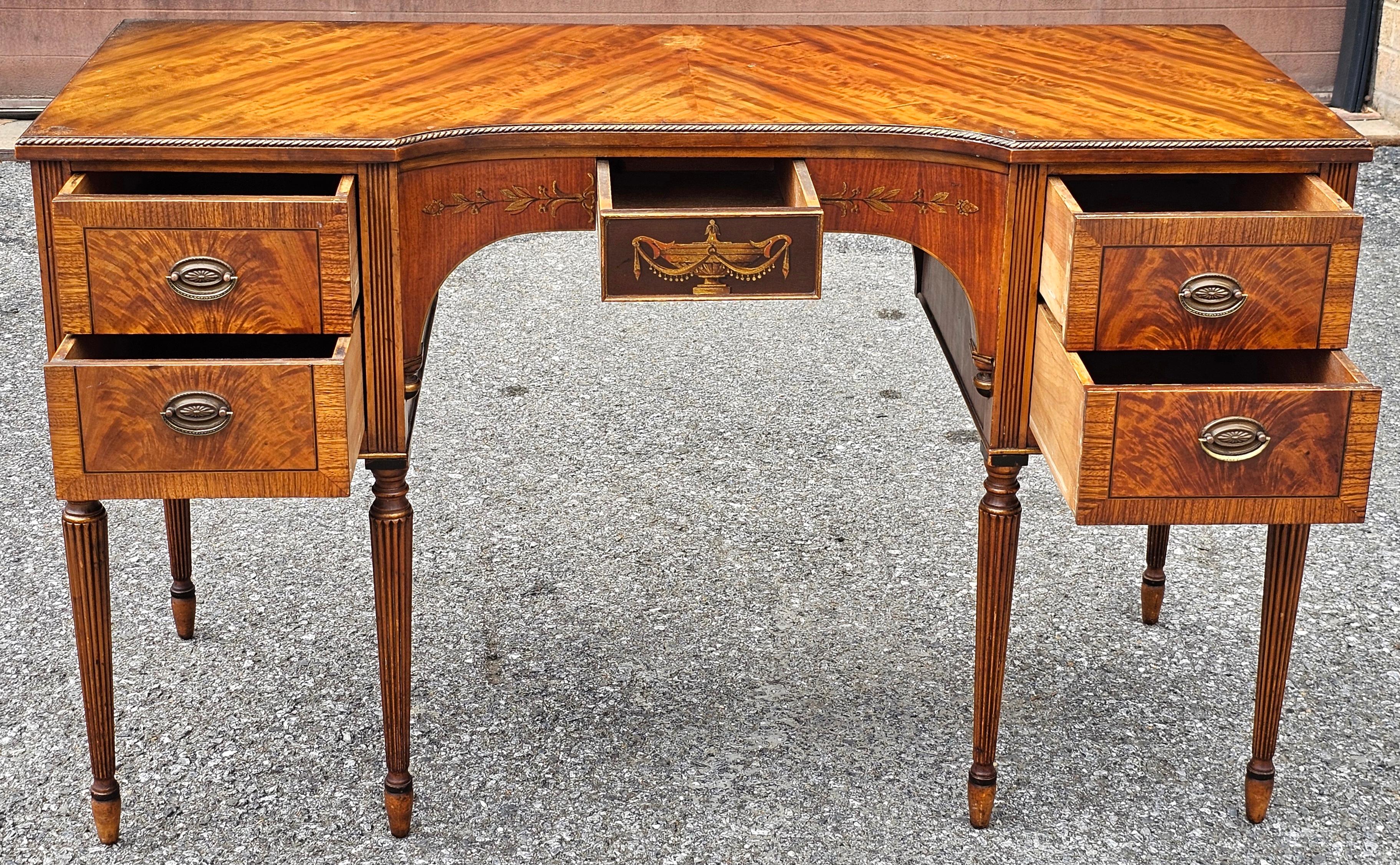 20ième siècle Table de toilette à bandeau croisé en acajou croche de Sligh Furniture avec dessus en verre en vente