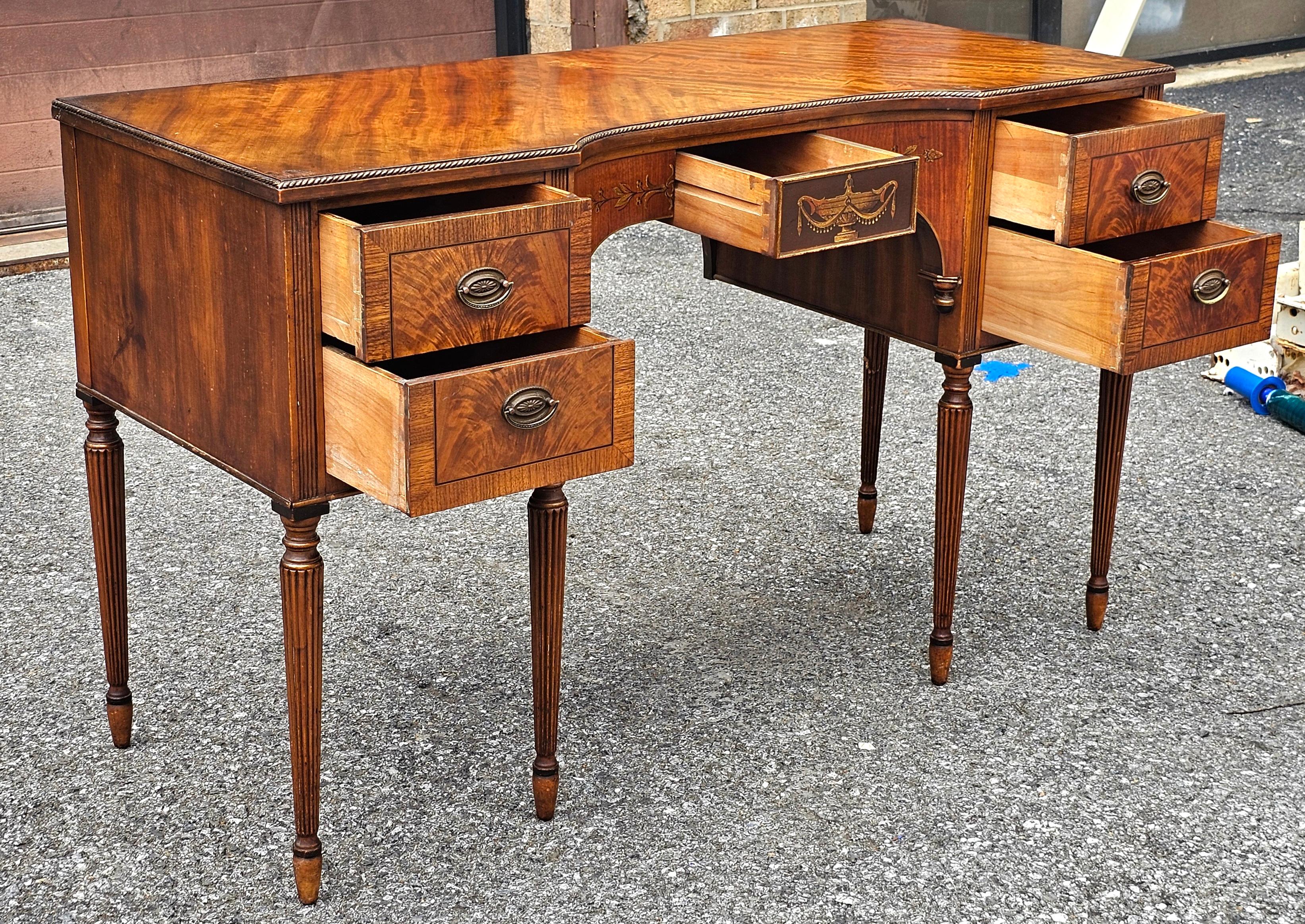 Laiton Table de toilette à bandeau croisé en acajou croche de Sligh Furniture avec dessus en verre en vente