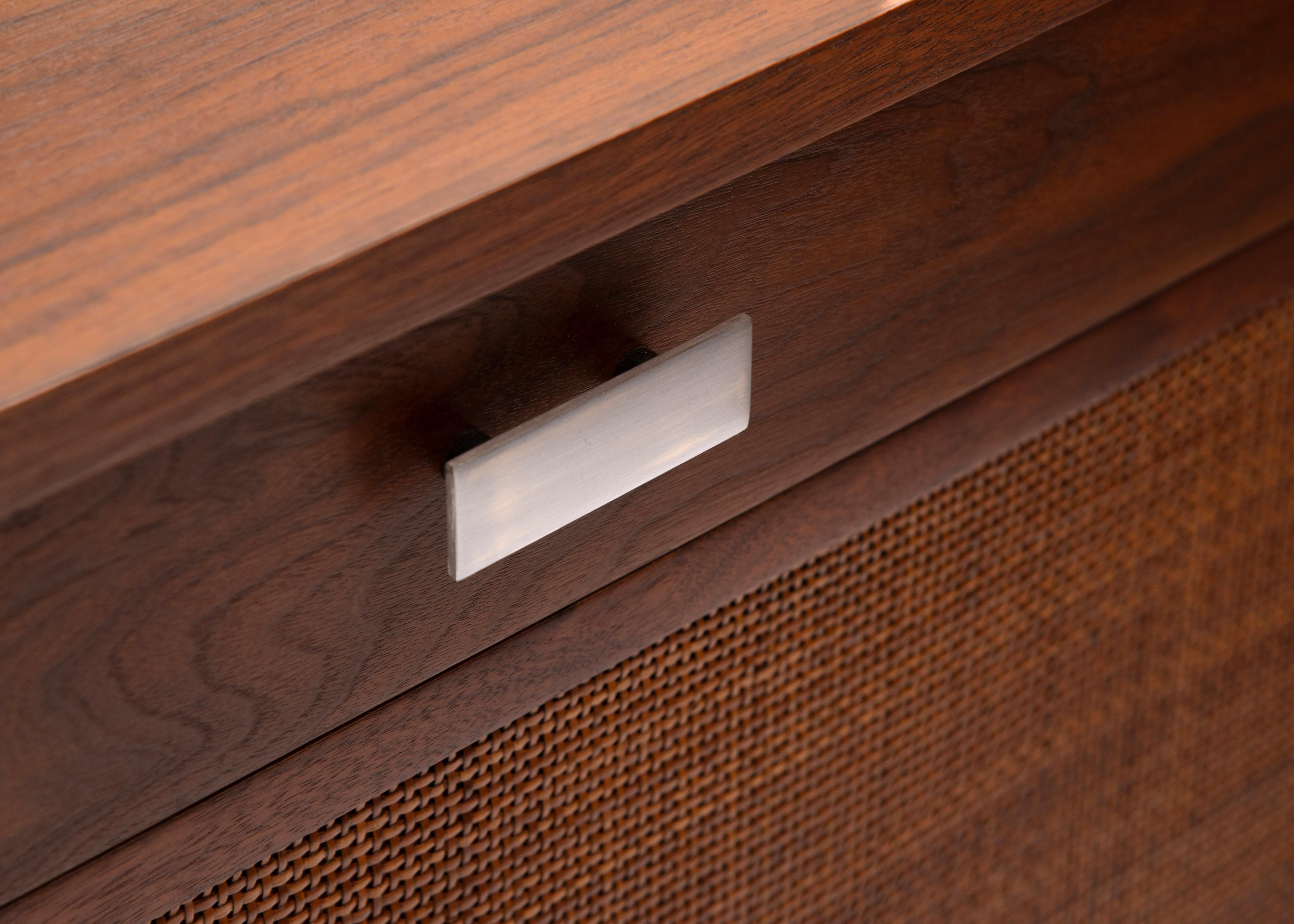 Sligh Furniture Furniture Mid Century Crédence en noyer Jack Cartwright en vente 5