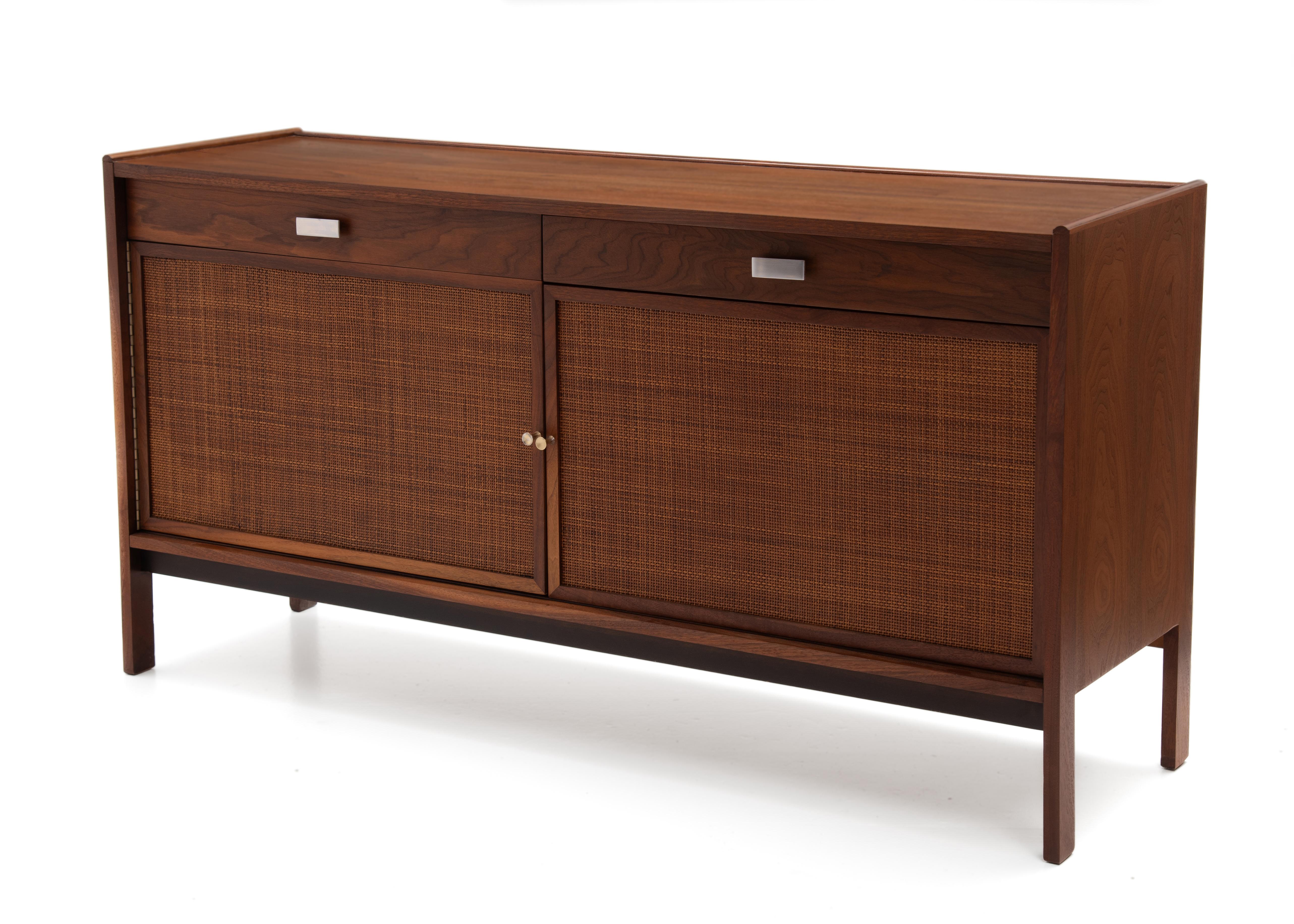 Mid-Century Modern Sligh Furniture Furniture Mid Century Crédence en noyer Jack Cartwright en vente