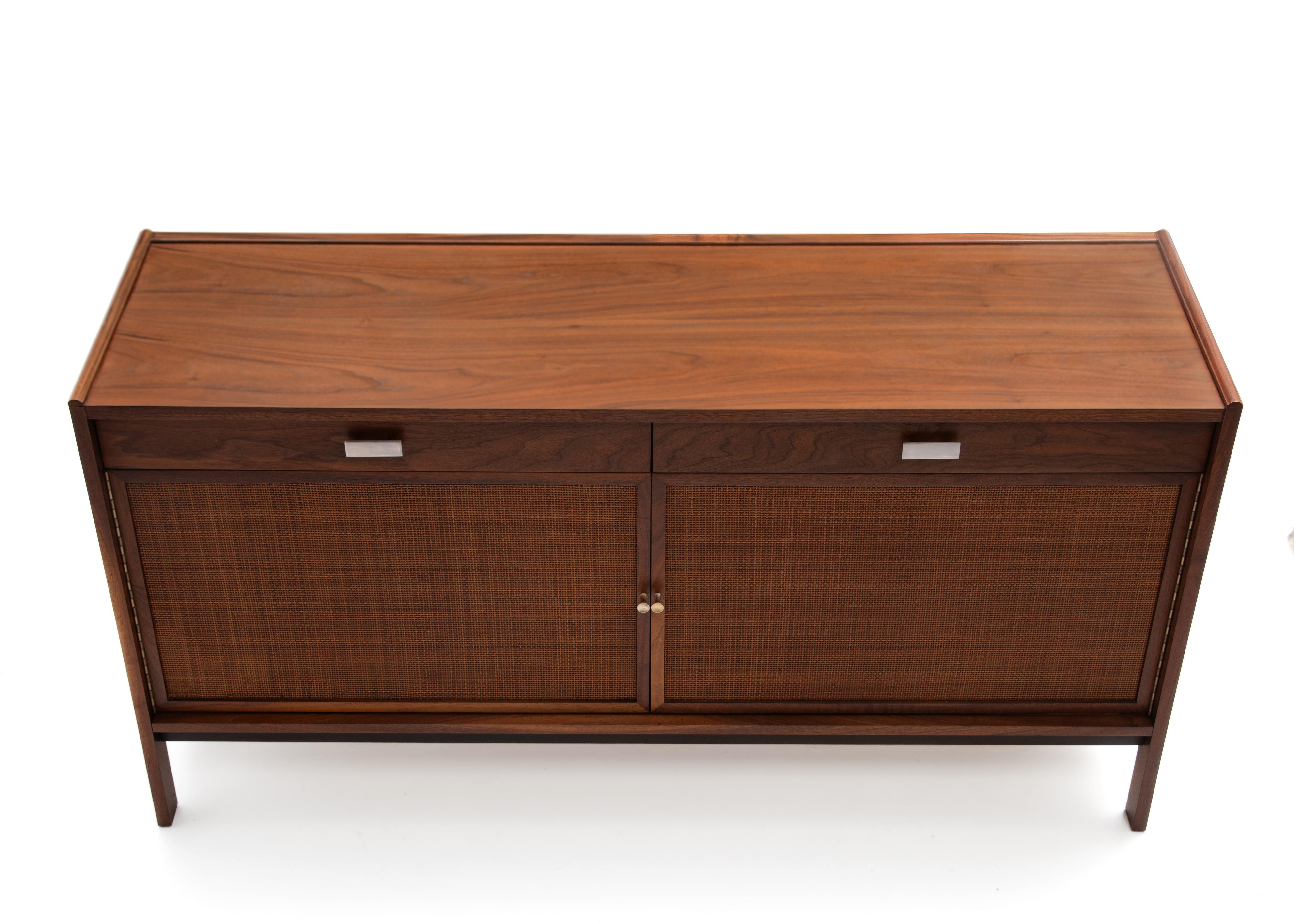 Sligh Furniture Furniture Mid Century Crédence en noyer Jack Cartwright en vente 1
