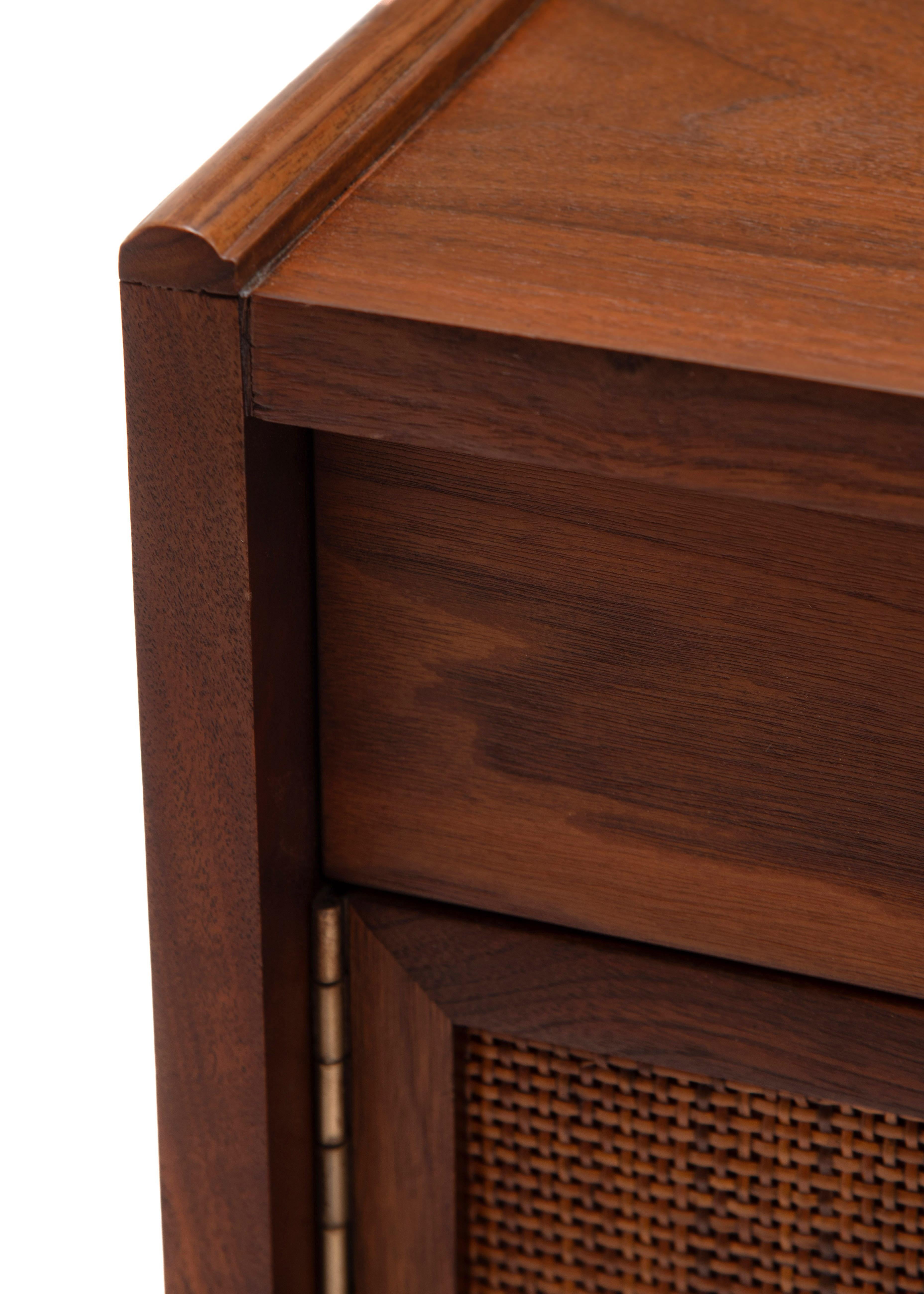 Sligh Furniture Furniture Mid Century Crédence en noyer Jack Cartwright en vente 2