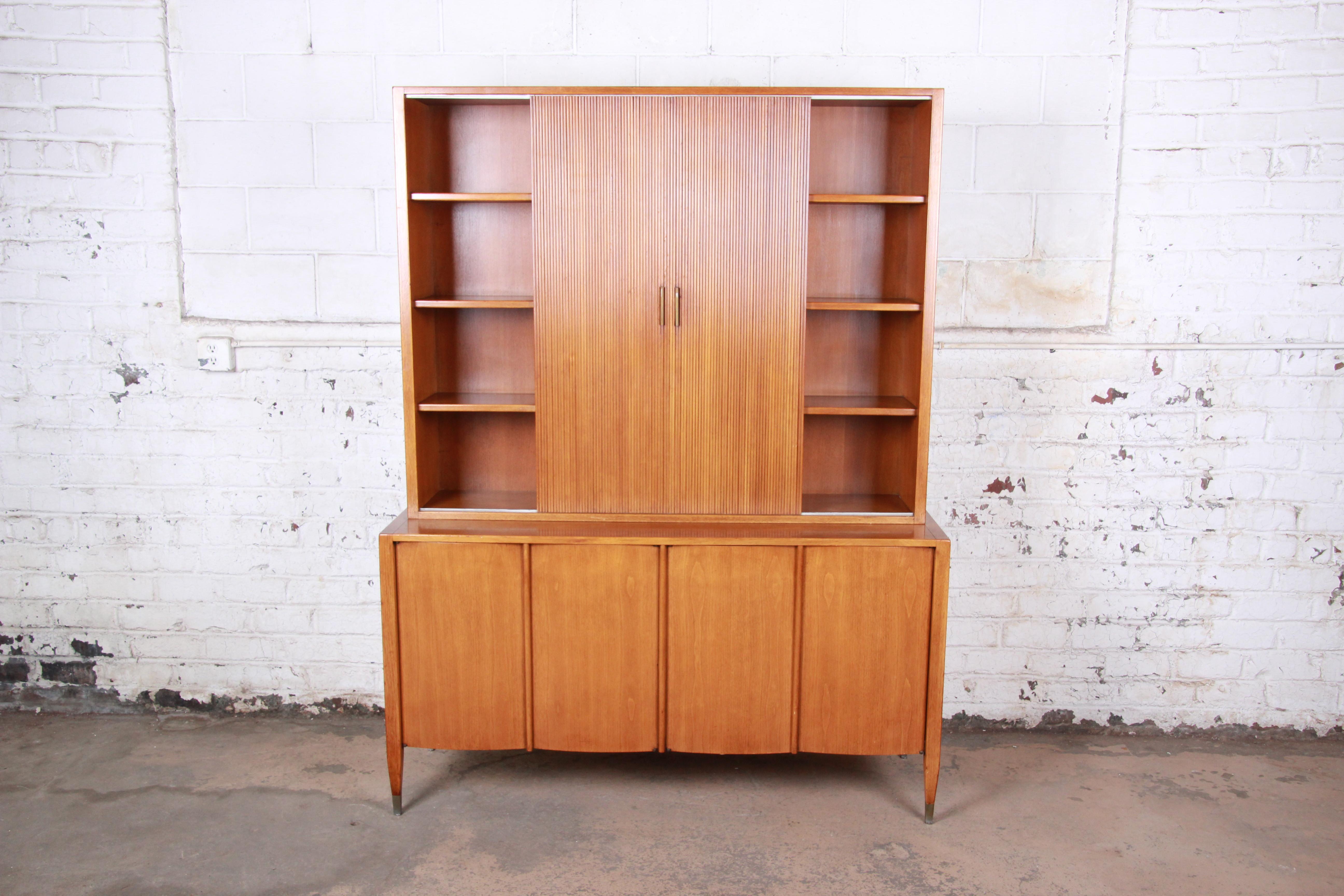 Sligh Mid-Century Modern Walnut Sideboard Credenza with Bookcase Hutch, 1950s In Good Condition In South Bend, IN