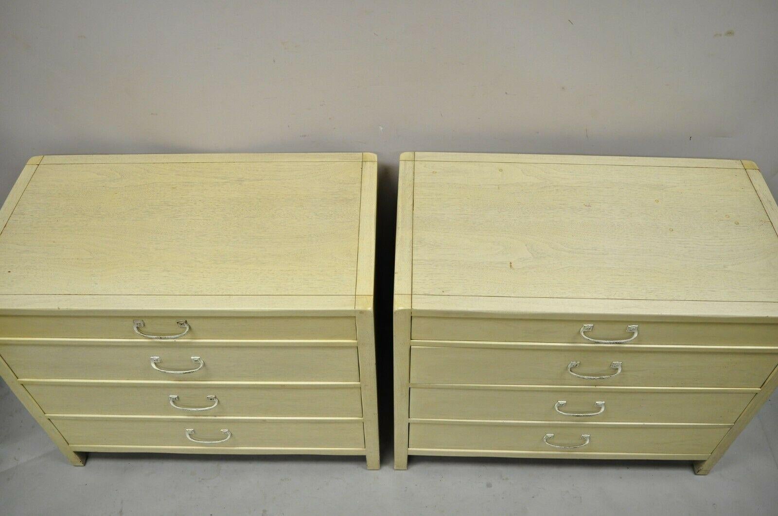 Sligh Vintage Mid Century 4 Drawer Painted Cerused Bachelor Chest Dresser - Pair In Good Condition In Philadelphia, PA