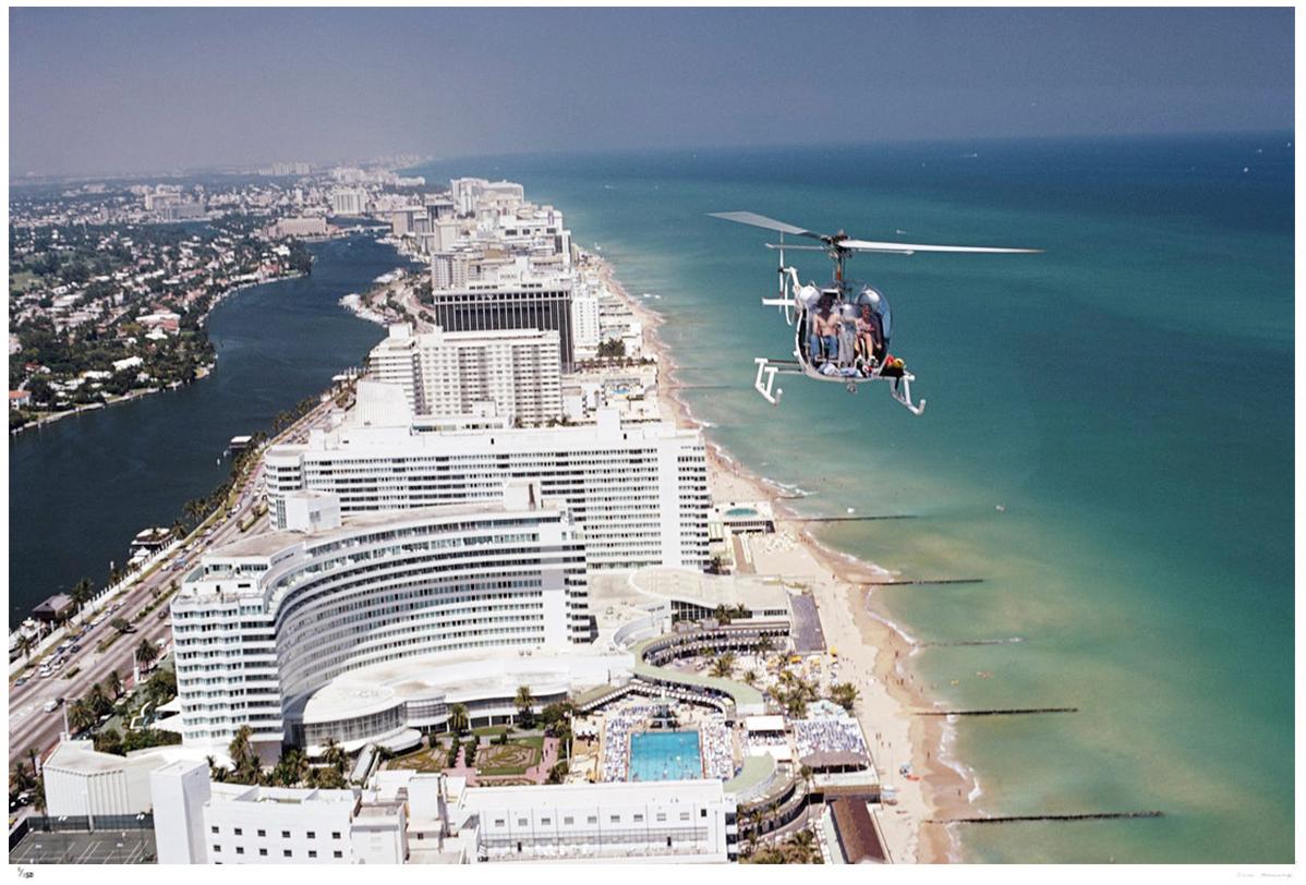 Vue aérienne de Miami Beach 1972 - Slim Aarons Estate Stamped