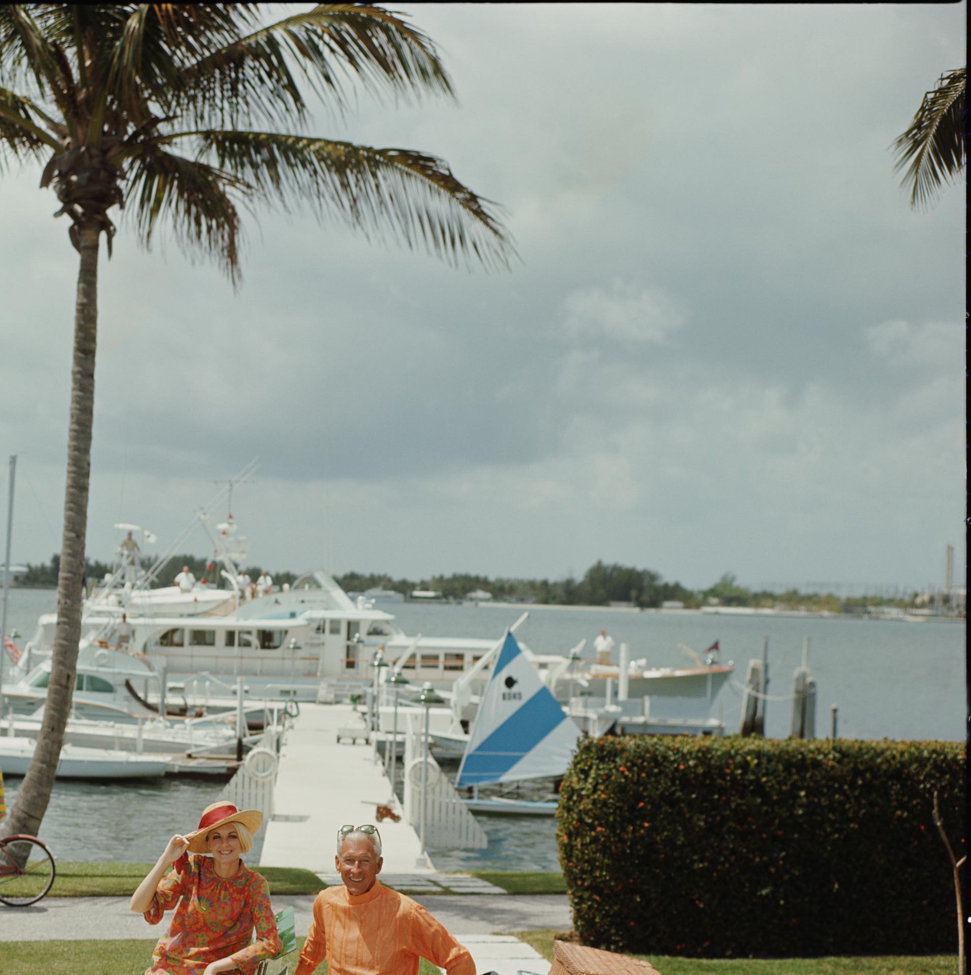 Tutti i miei, Lake Worth, Edizione Estate, Ritratto Fotografico - Color Photograph Grigio di Slim Aarons