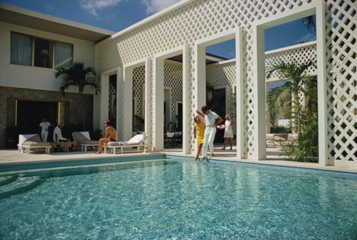 Villa d'Arturo Pani 
1968
par Slim Aarons

Slim Aarons Limited Estate Edition

La piscine de la villa d'Arturo Pani, Acapulco, Mexique, janvier 1968

non encadré
A.I.C. print
imprimé 2023
20 x 24"  - format du papier

Limité à 150 tirages - quel que