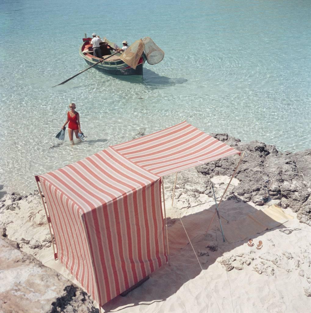 Laguna Azul

Marietine Birnie buceando en la Laguna Azul, Kemmuna (Comina), Malta, julio de 1959.

Preciosa impresión que mide un tamaño extragrande de 76 x 76 cm.
 
Colección de sellos patrimoniales Edición limitada a 150 

Foto de Slim