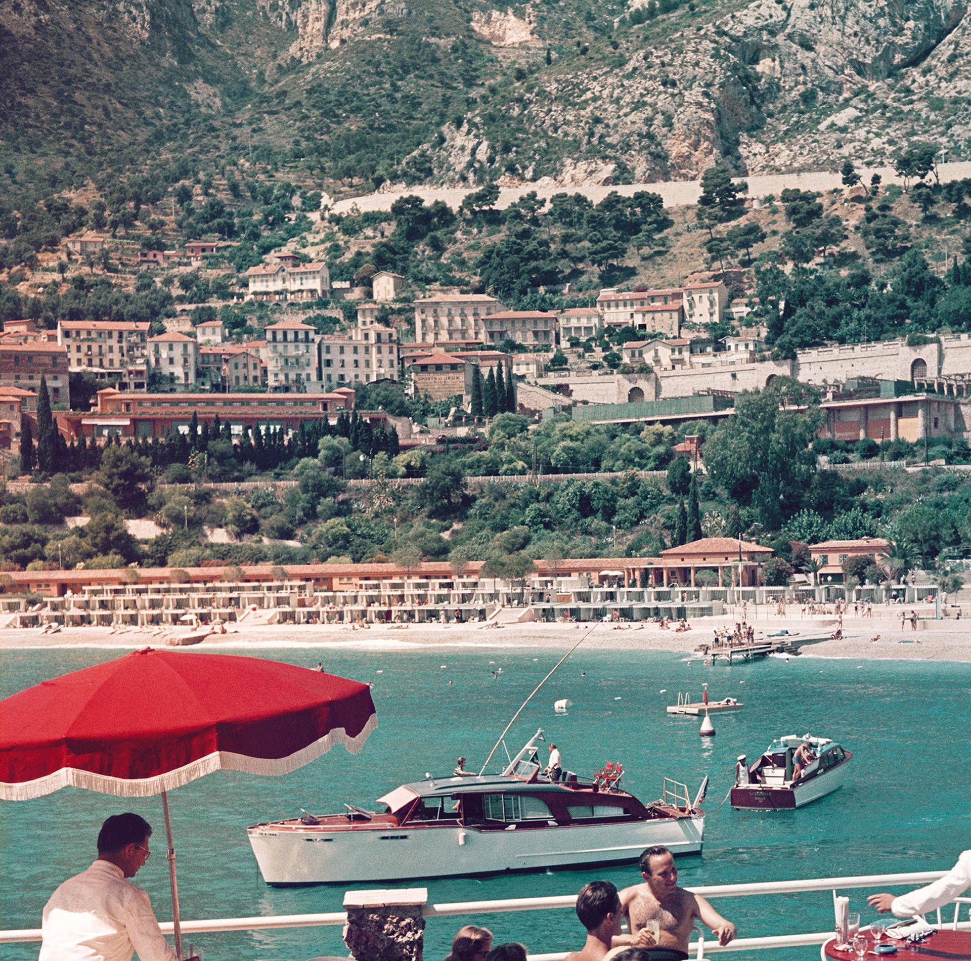 Terraza De Café En Niza, Francia, Edición Inmobiliaria, Fotografía De Paisaje - Photograph de Slim Aarons